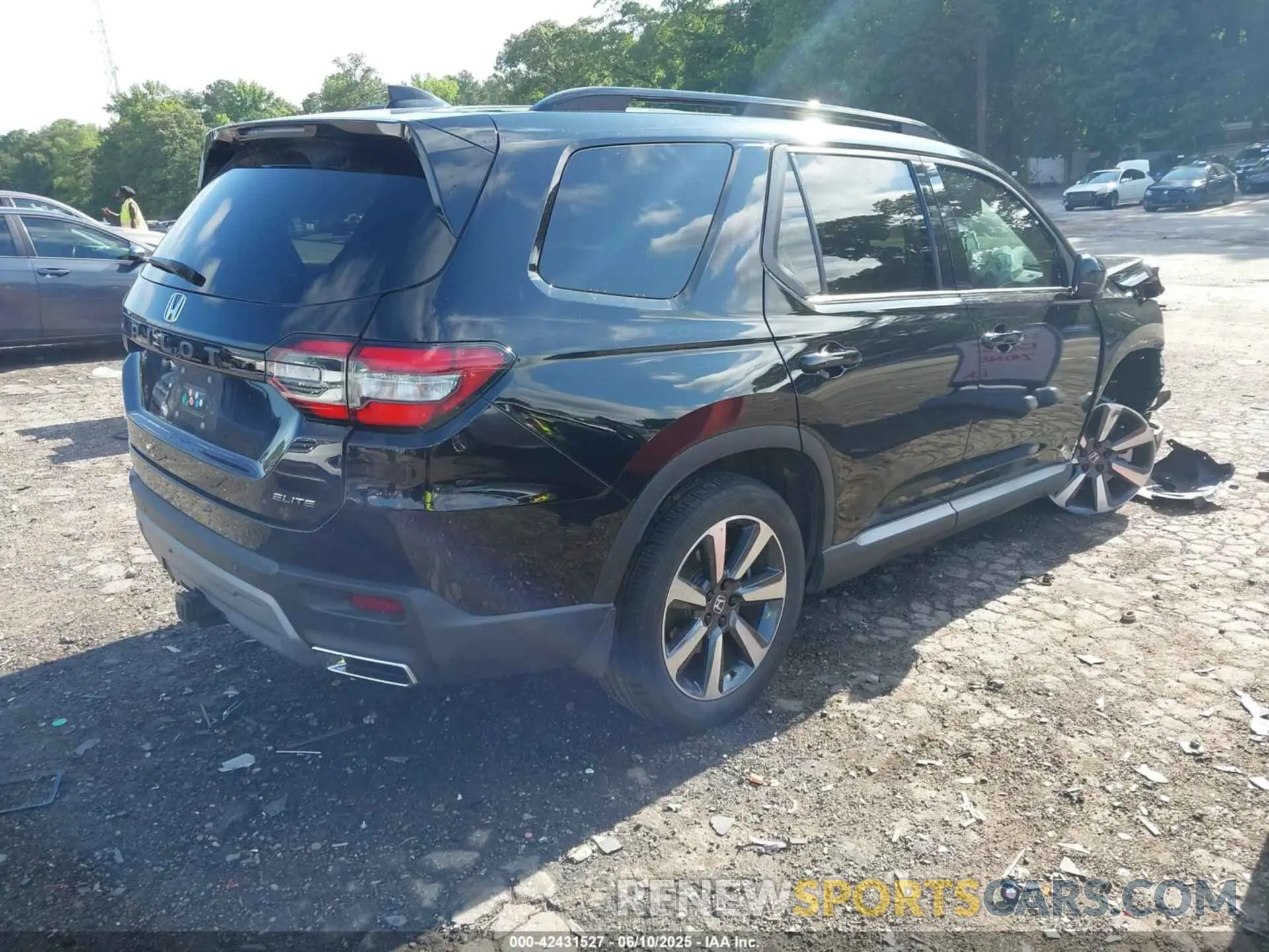 4 Photograph of a damaged car 5FNYG1H80PB005239 HONDA PILOT 2023