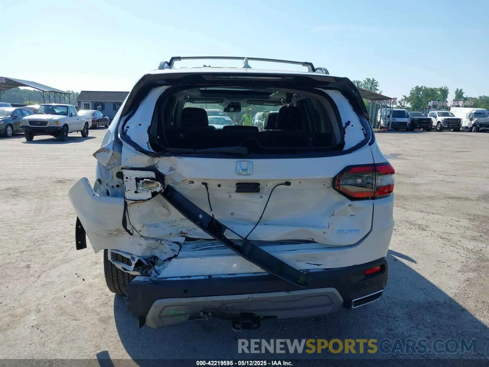 16 Photograph of a damaged car 5FNYG1H82PB046438 HONDA PILOT 2023