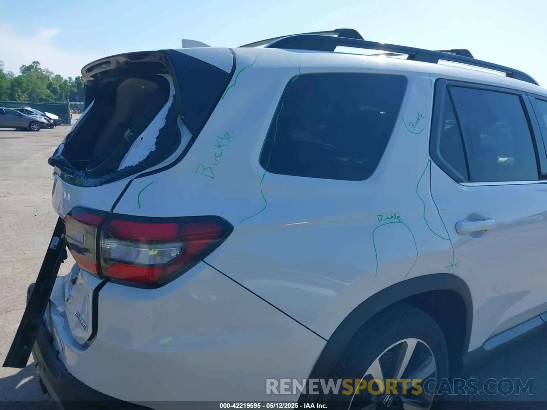 17 Photograph of a damaged car 5FNYG1H82PB046438 HONDA PILOT 2023