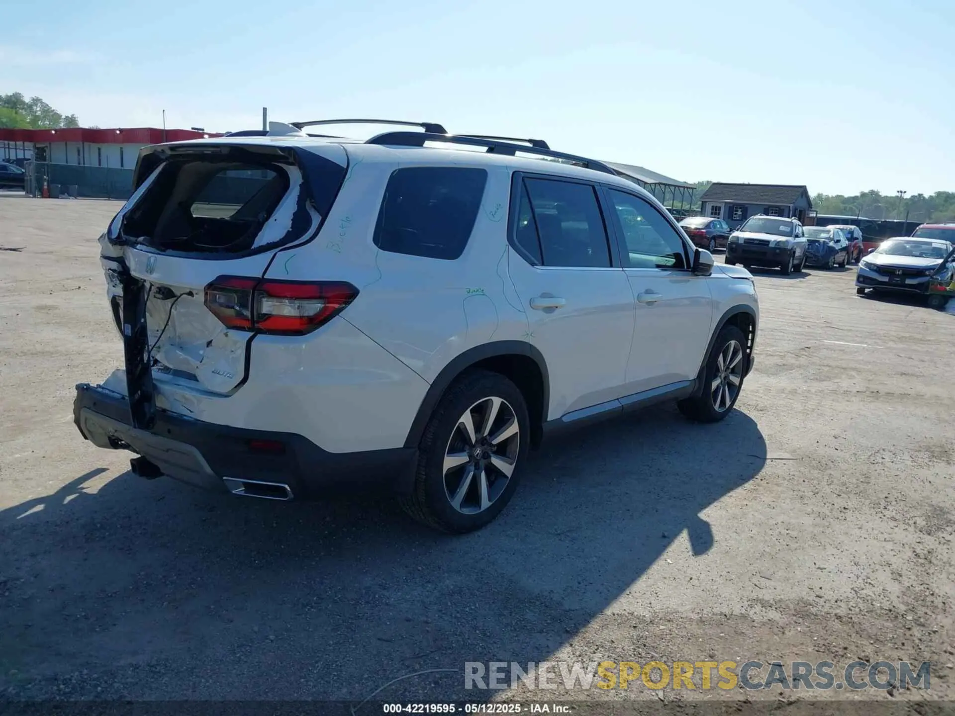 4 Photograph of a damaged car 5FNYG1H82PB046438 HONDA PILOT 2023