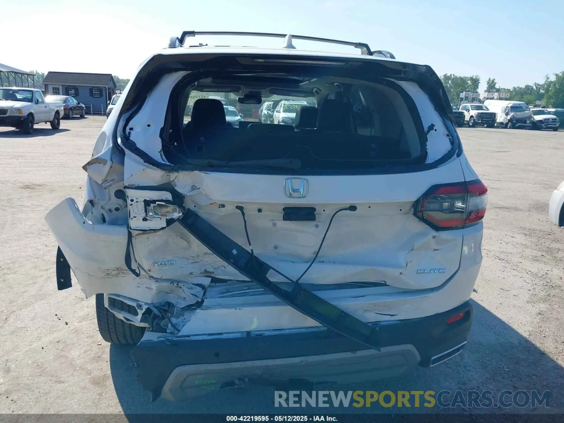 6 Photograph of a damaged car 5FNYG1H82PB046438 HONDA PILOT 2023