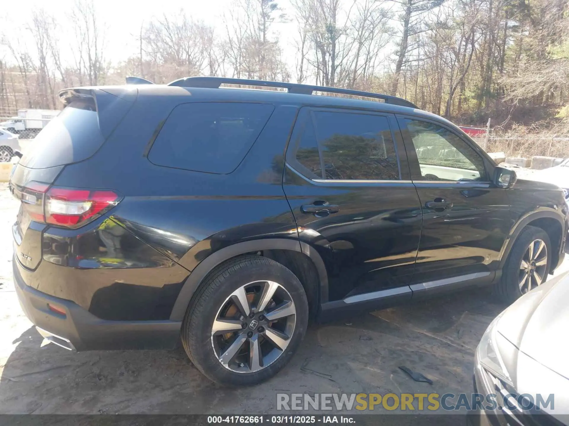 13 Photograph of a damaged car 5FNYG1H84PB008077 HONDA PILOT 2023