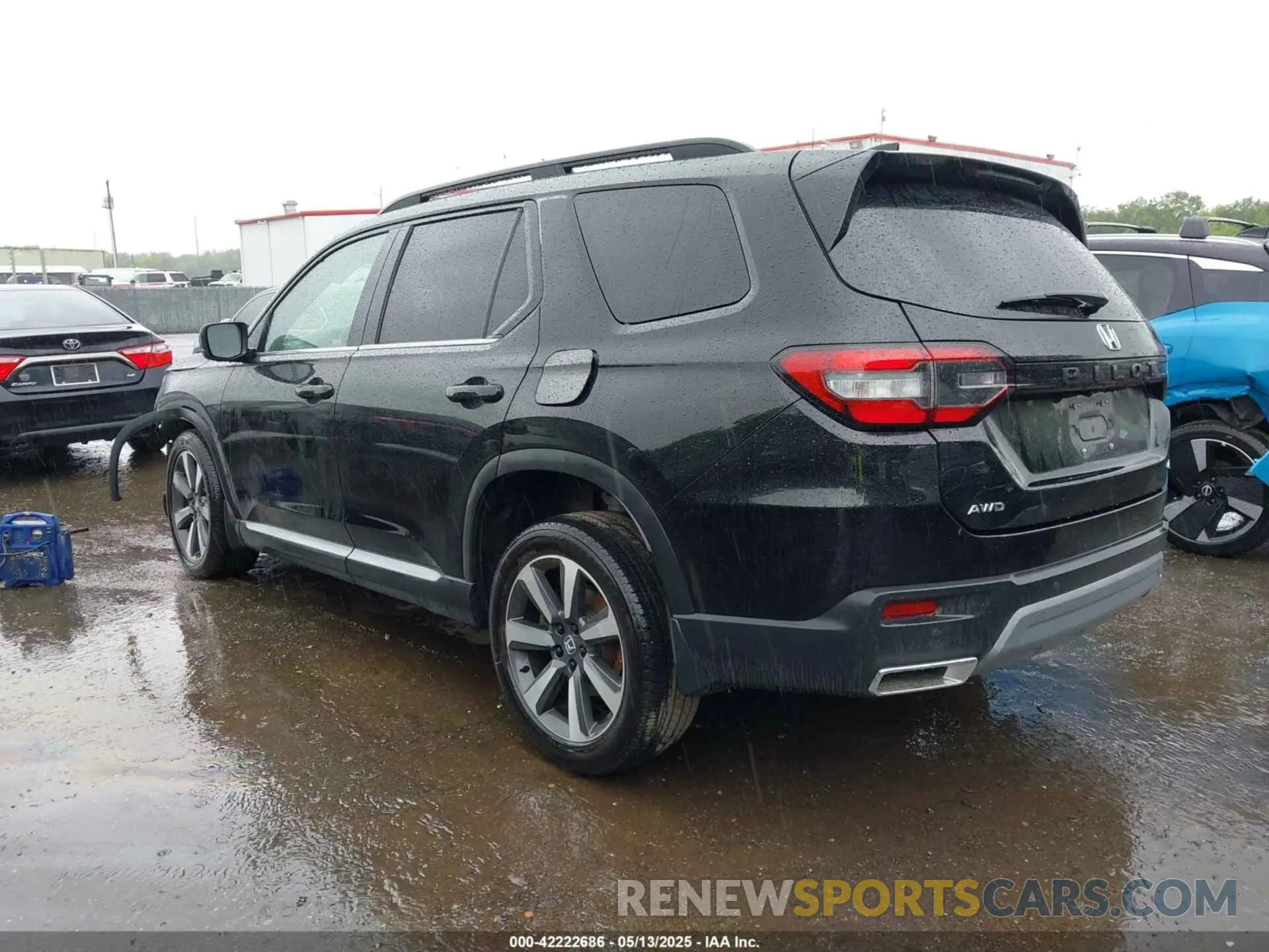 3 Photograph of a damaged car 5FNYG1H87PB040148 HONDA PILOT 2023