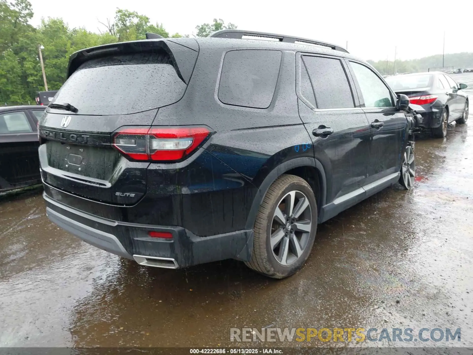 4 Photograph of a damaged car 5FNYG1H87PB040148 HONDA PILOT 2023