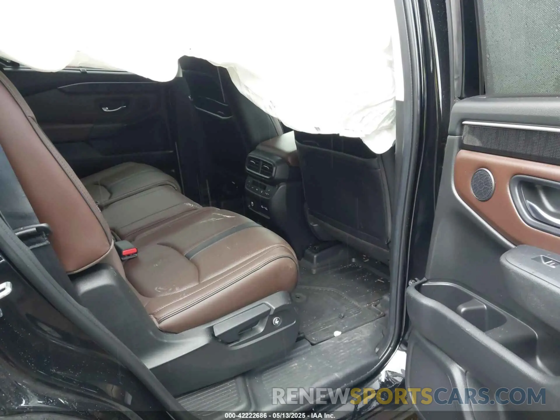 8 Photograph of a damaged car 5FNYG1H87PB040148 HONDA PILOT 2023