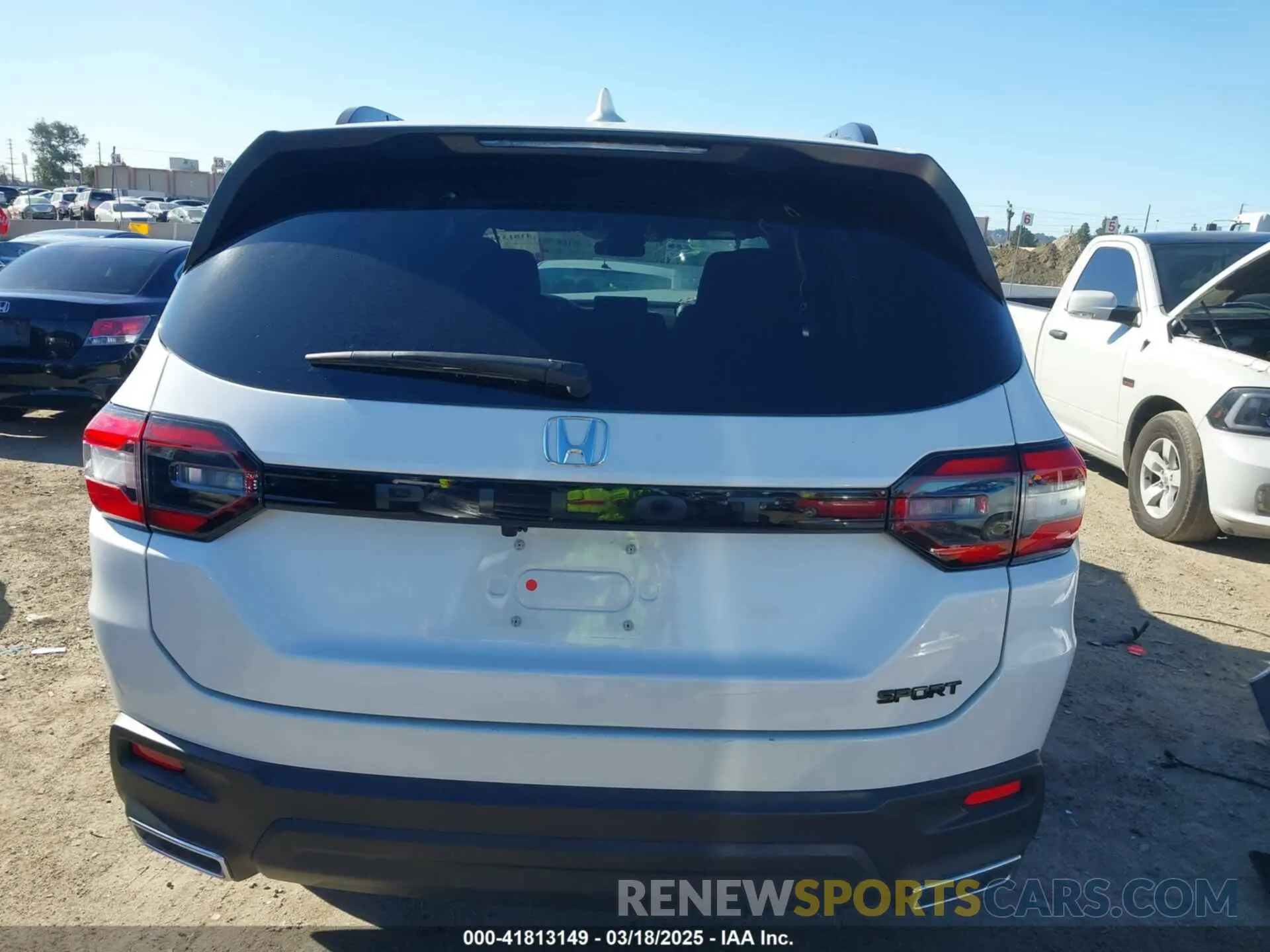 17 Photograph of a damaged car 5FNYG2H30PB012041 HONDA PILOT 2023