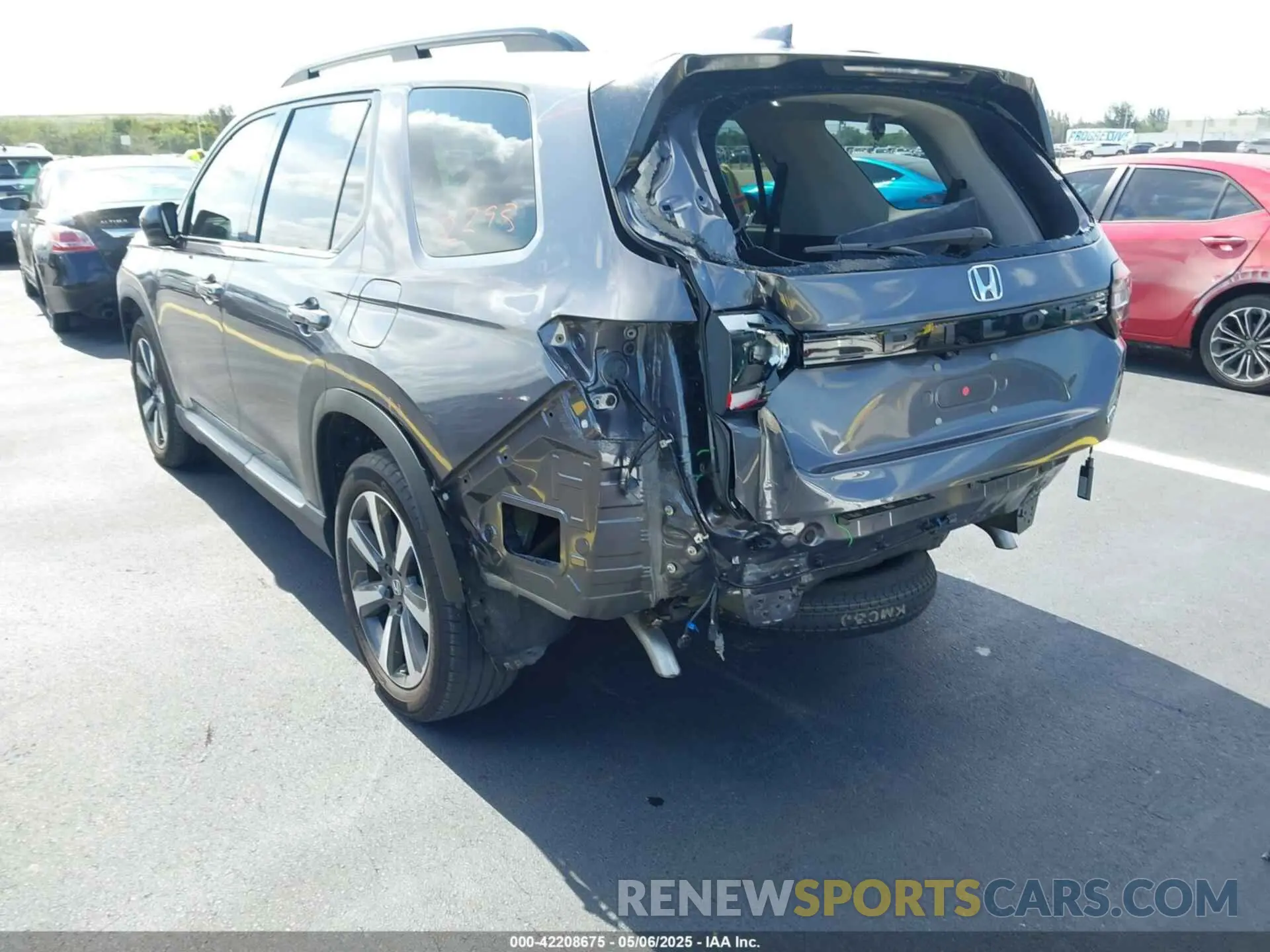 18 Photograph of a damaged car 5FNYG2H71PB012374 HONDA PILOT 2023