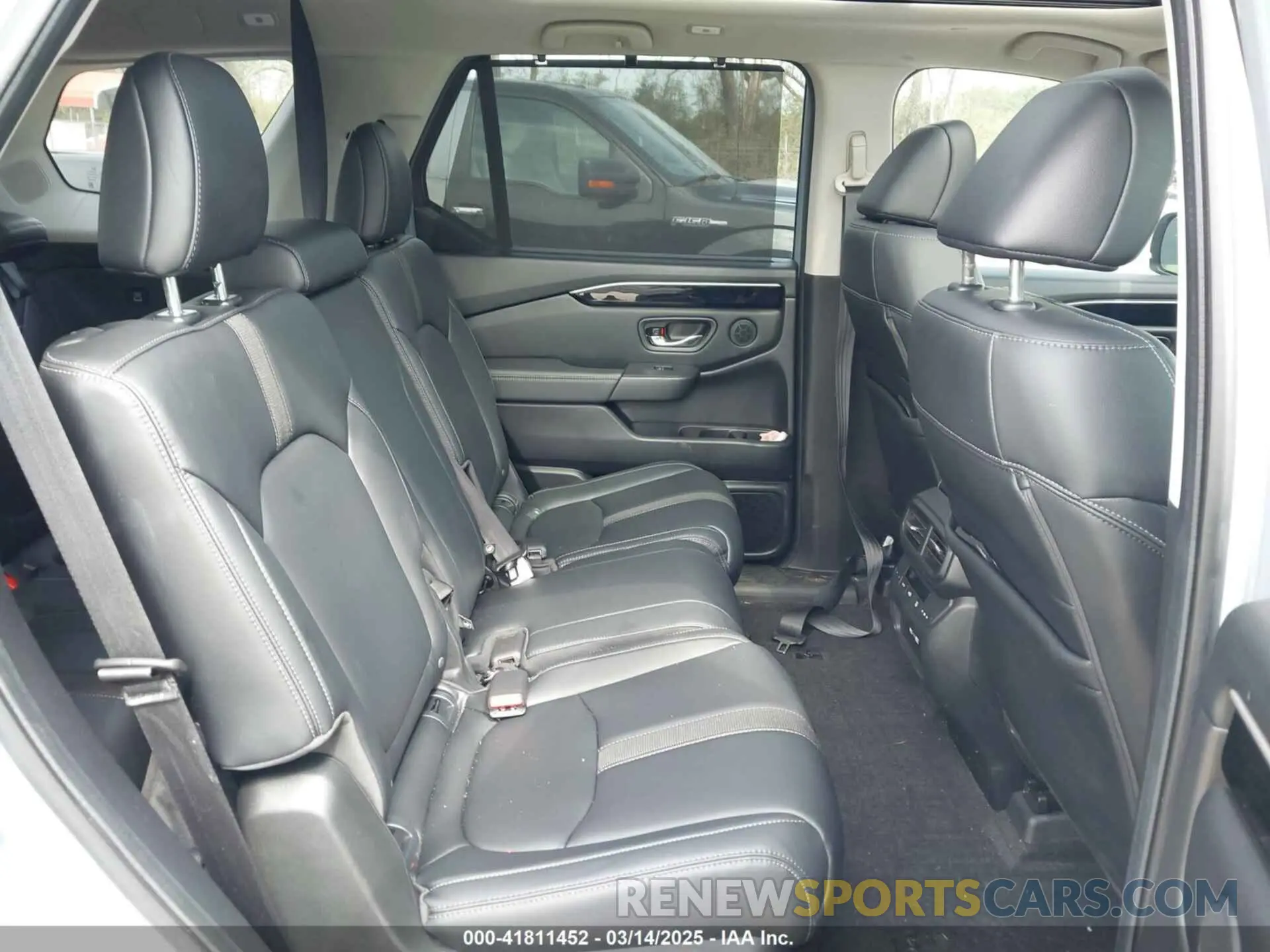8 Фотография поврежденного автомобиля 5FNYG2H73PB000968 HONDA PILOT 2023