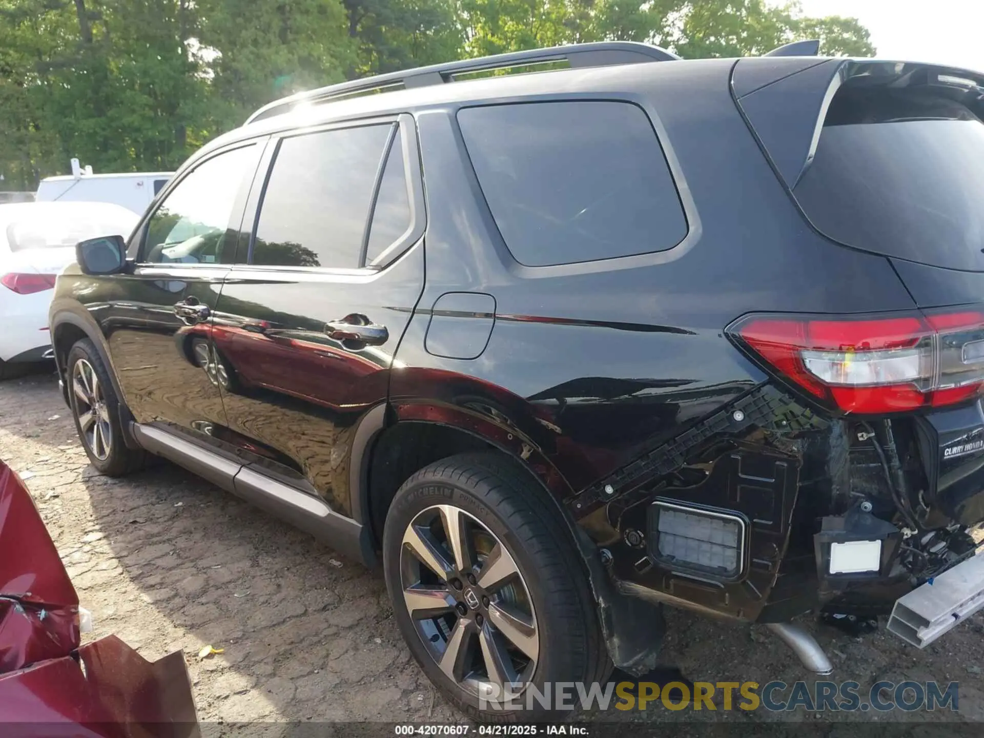 15 Photograph of a damaged car 5FNYG2H77PB002996 HONDA PILOT 2023
