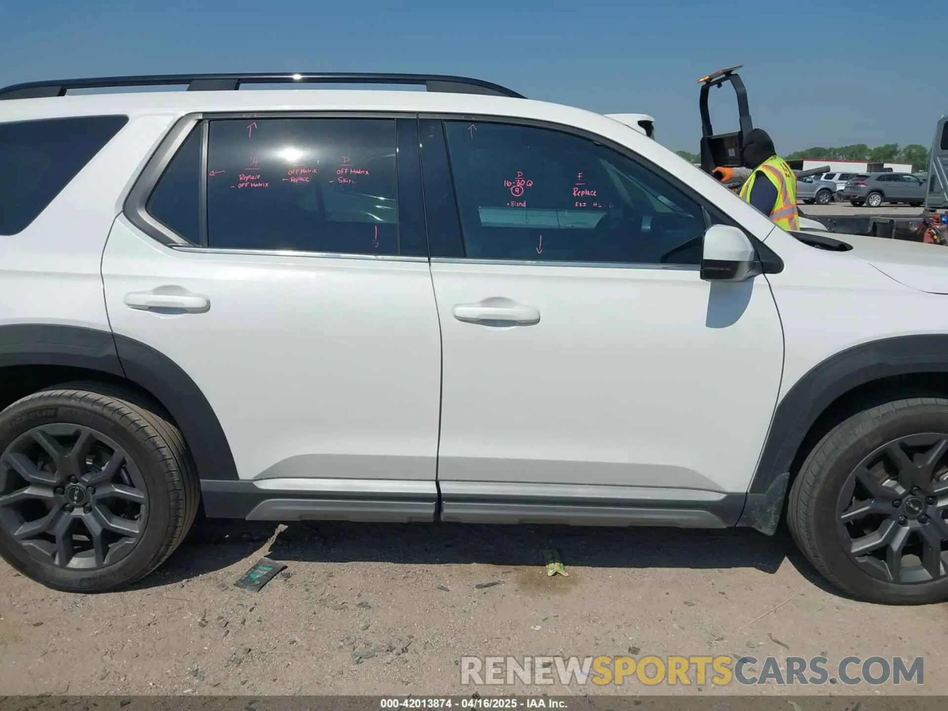 13 Фотография поврежденного автомобиля 5FNYG2H77PB013738 HONDA PILOT 2023