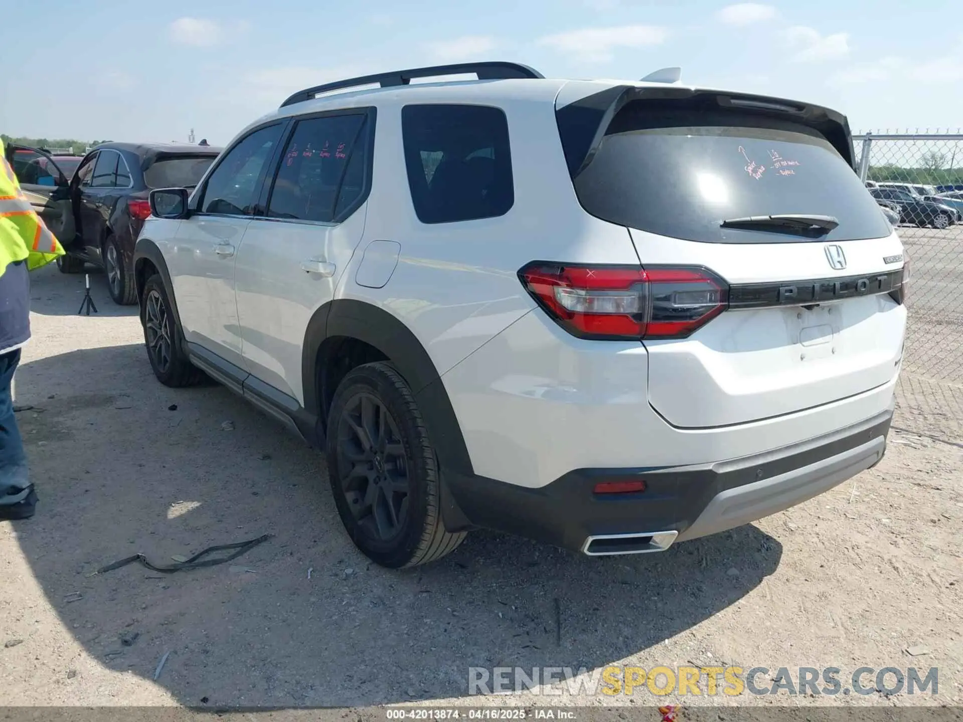 3 Фотография поврежденного автомобиля 5FNYG2H77PB013738 HONDA PILOT 2023