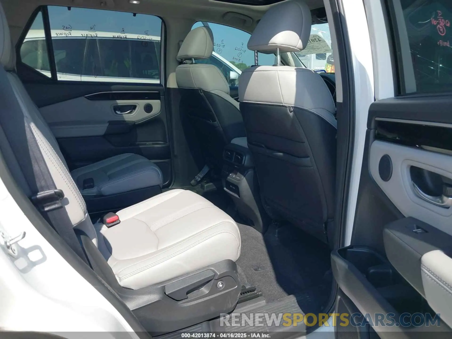8 Фотография поврежденного автомобиля 5FNYG2H77PB013738 HONDA PILOT 2023