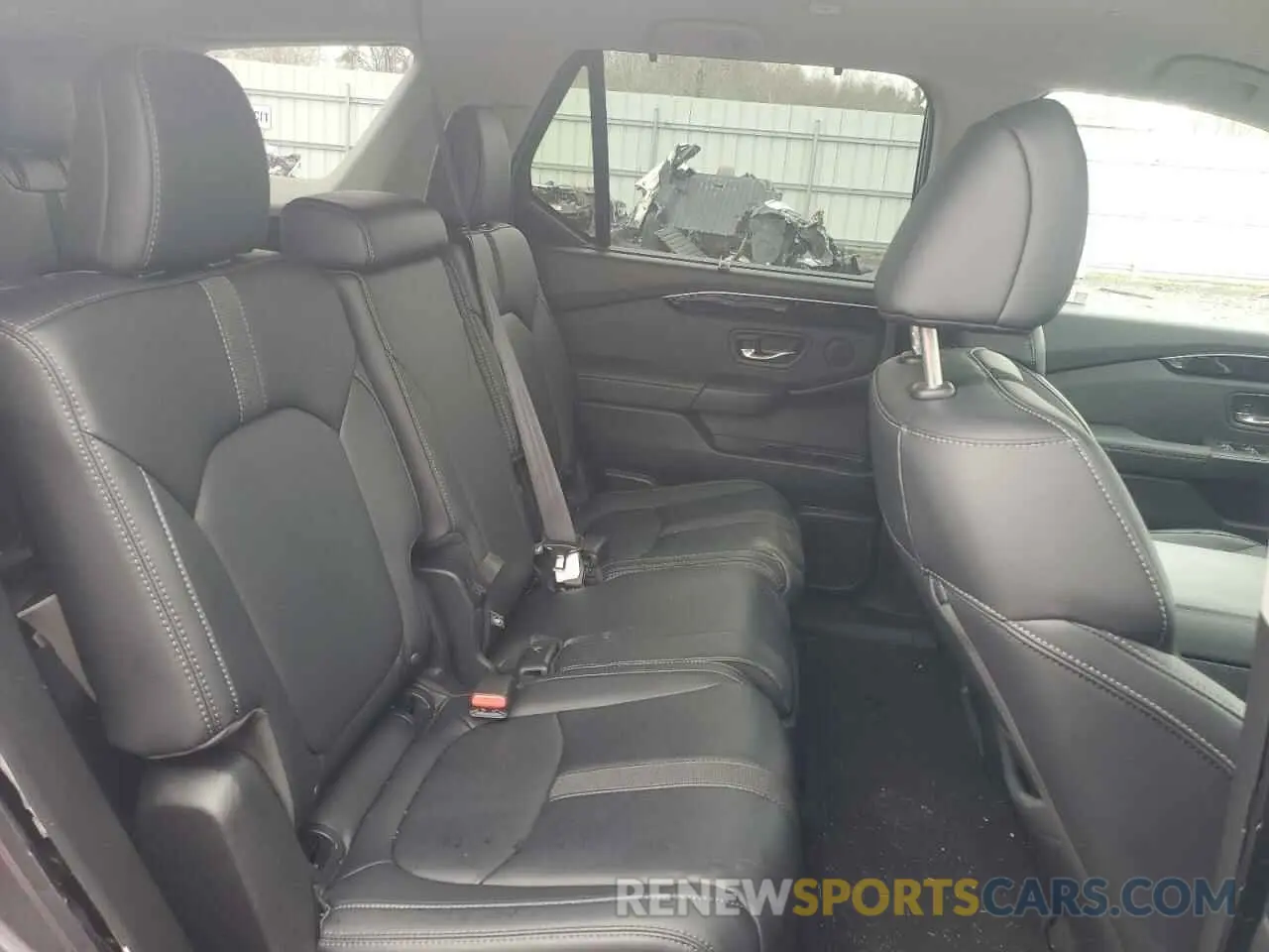 11 Photograph of a damaged car 5FNYG1H45RB014972 HONDA PILOT 2024