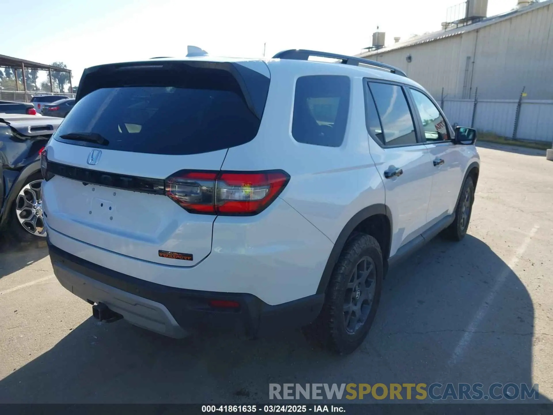 4 Photograph of a damaged car 5FNYG1H62RB016499 HONDA PILOT 2024