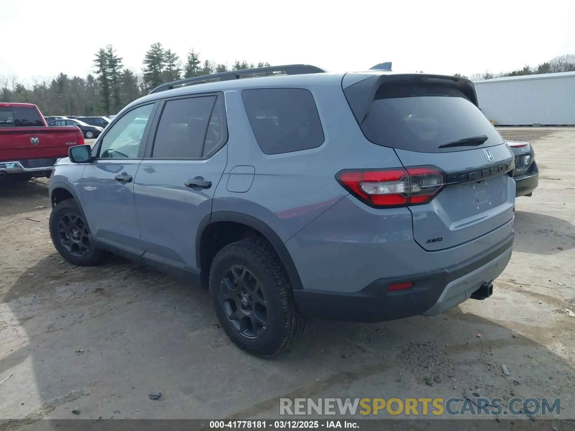 3 Photograph of a damaged car 5FNYG1H63RB010288 HONDA PILOT 2024