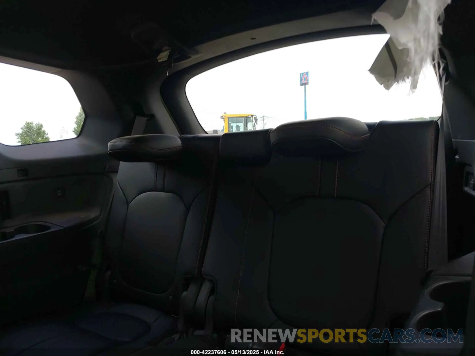 17 Фотография поврежденного автомобиля 5FNYG1H6XRB004763 HONDA PILOT 2024