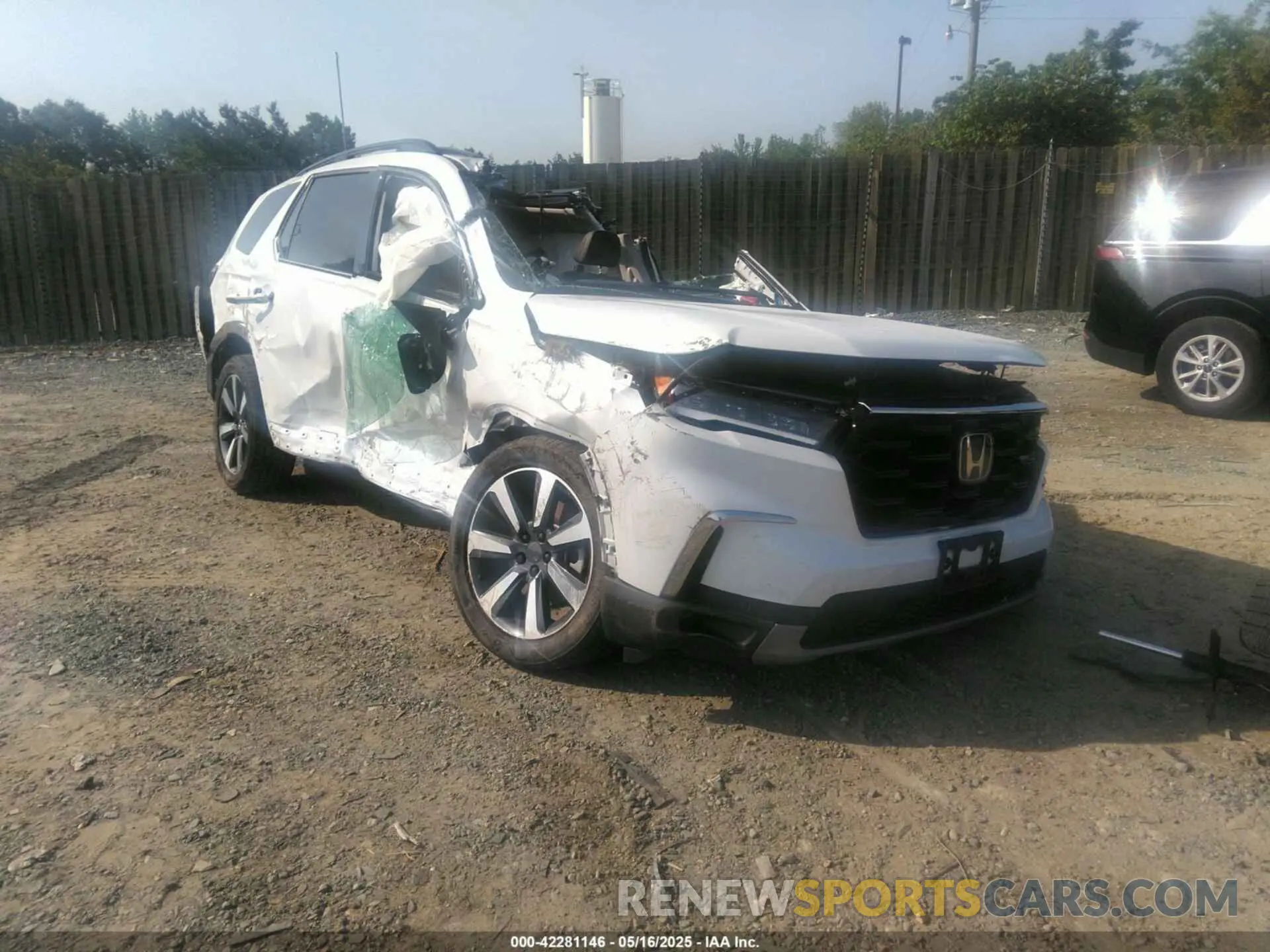 1 Photograph of a damaged car 5FNYG1H70RB038106 HONDA PILOT 2024