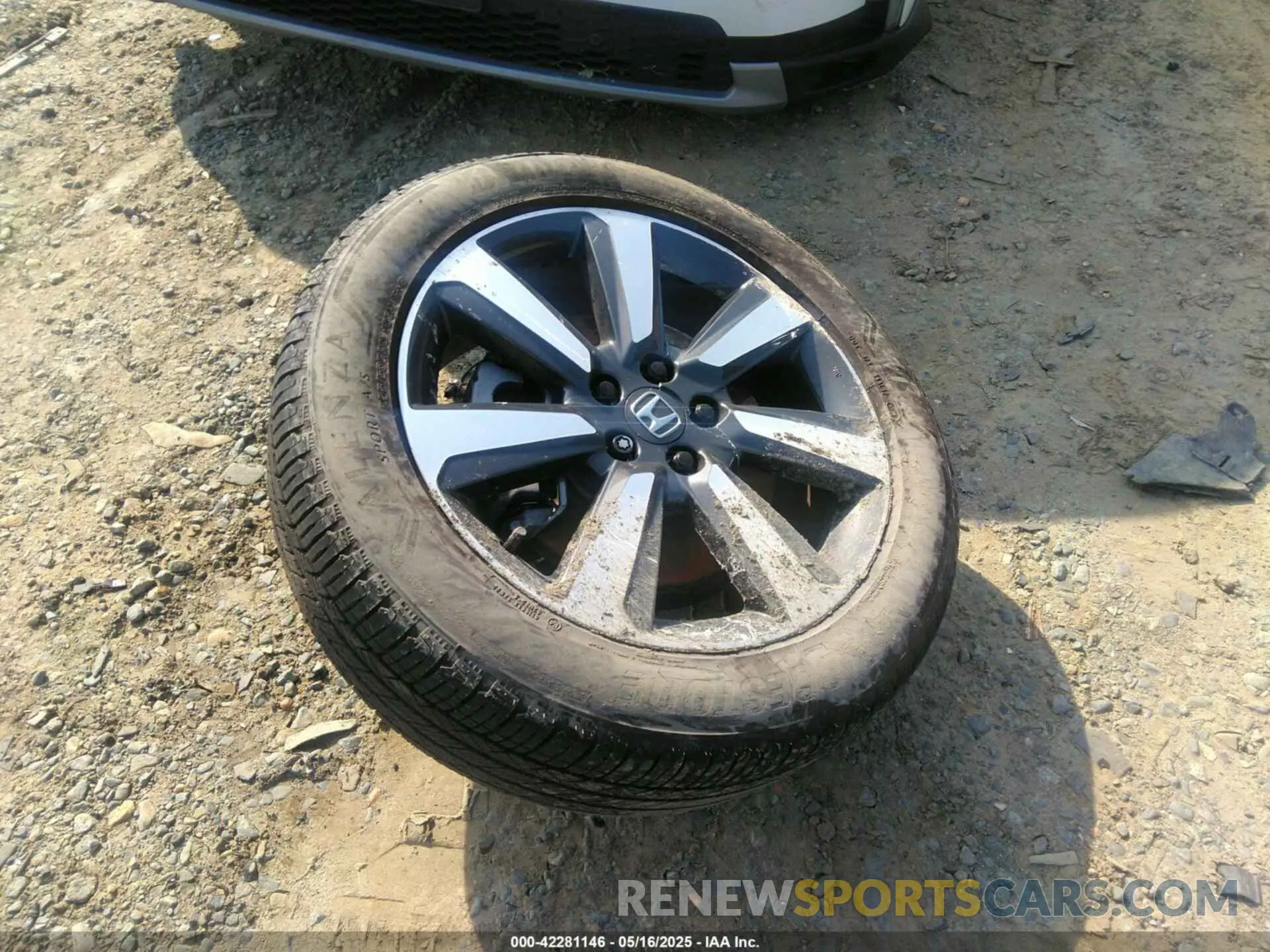 12 Photograph of a damaged car 5FNYG1H70RB038106 HONDA PILOT 2024