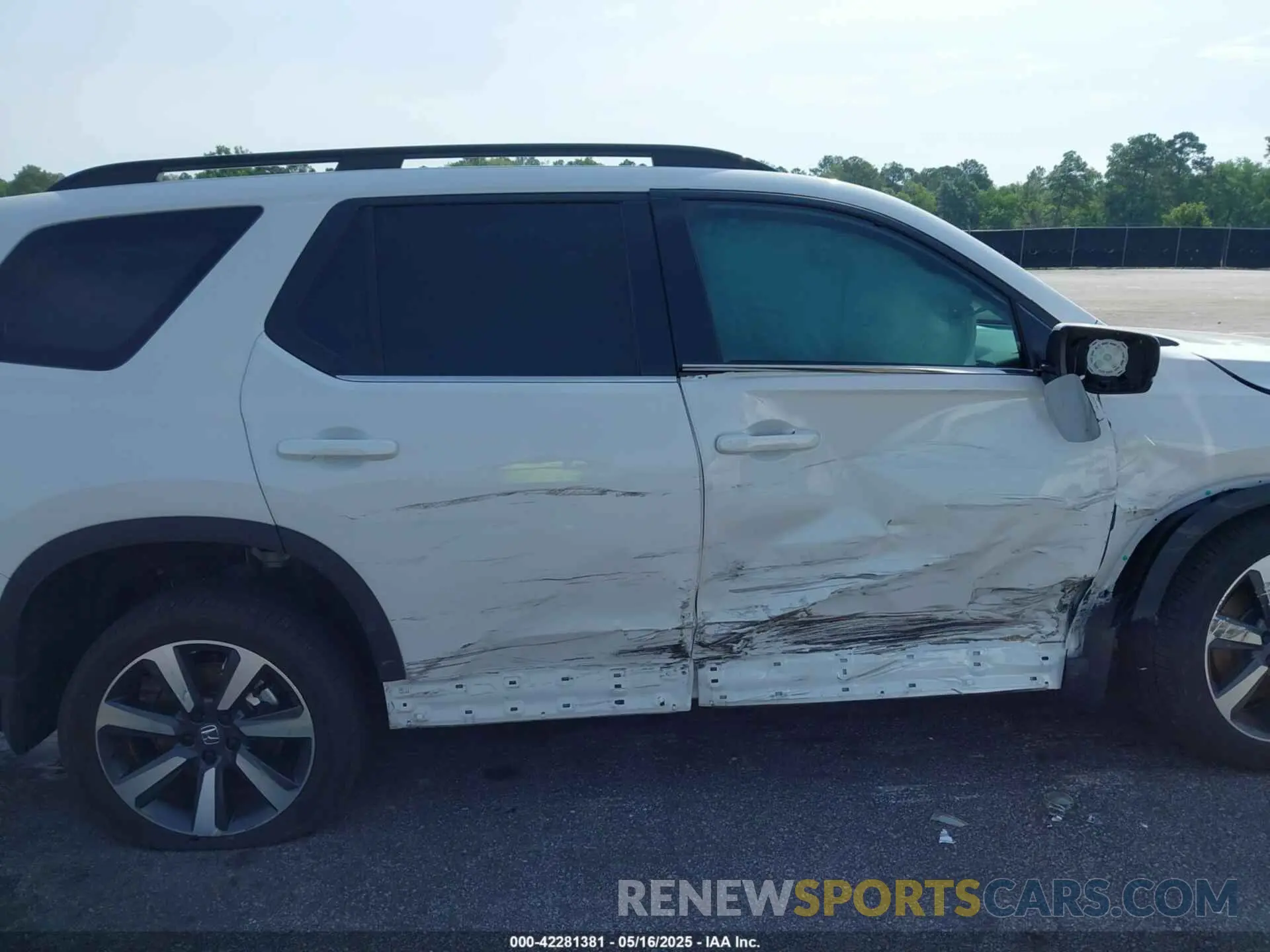 17 Фотография поврежденного автомобиля 5FNYG1H70RB048165 HONDA PILOT 2024