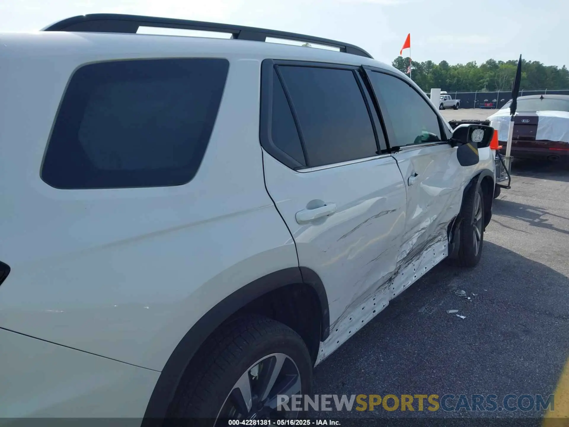 18 Фотография поврежденного автомобиля 5FNYG1H70RB048165 HONDA PILOT 2024