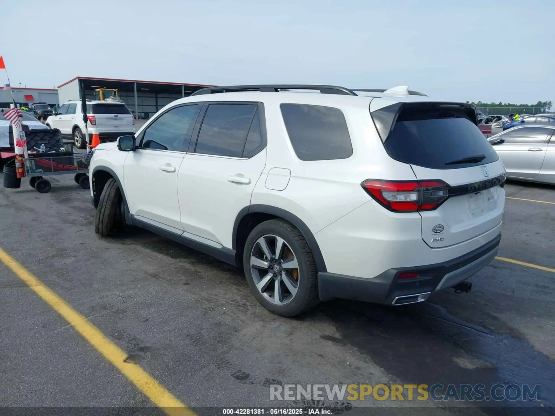 3 Фотография поврежденного автомобиля 5FNYG1H70RB048165 HONDA PILOT 2024