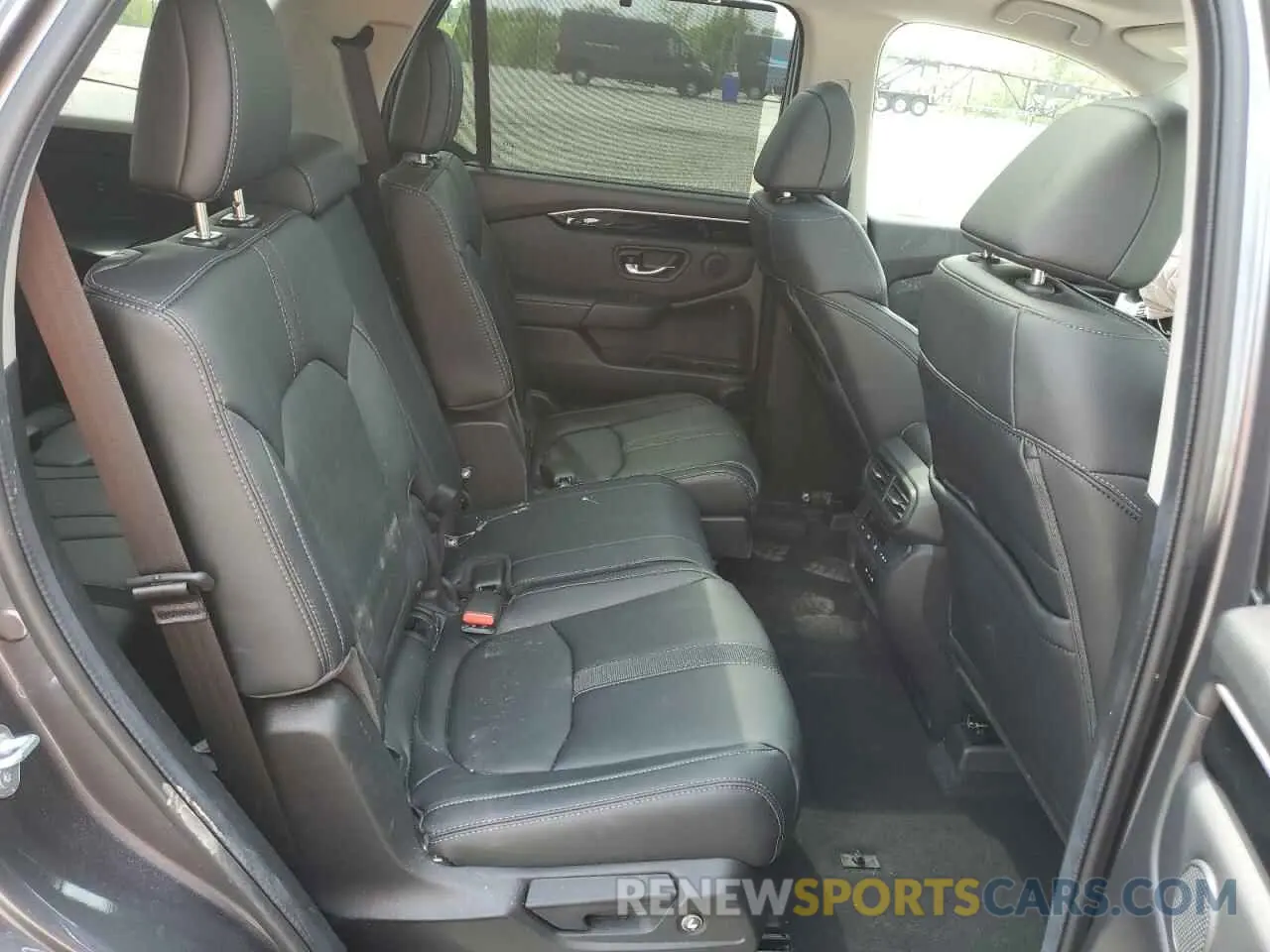 11 Photograph of a damaged car 5FNYG1H74RB036990 HONDA PILOT 2024