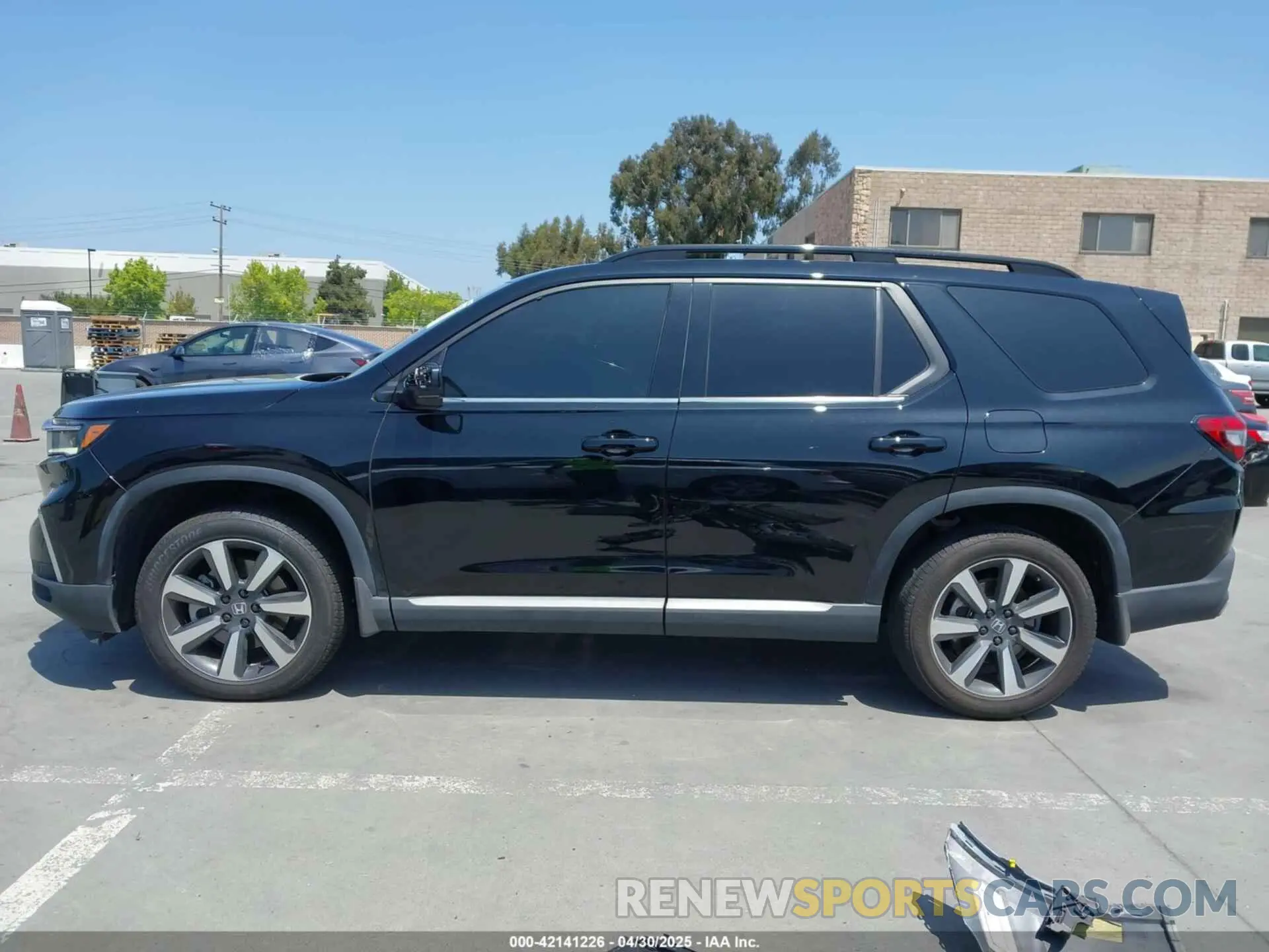 14 Photograph of a damaged car 5FNYG1H75RB038618 HONDA PILOT 2024