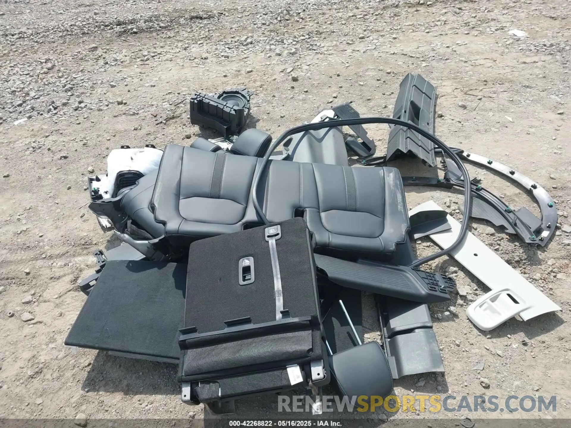 12 Photograph of a damaged car 5FNYG1H78RB018475 HONDA PILOT 2024