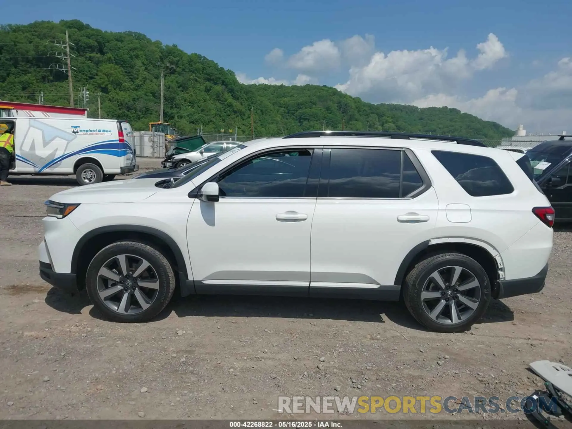 15 Photograph of a damaged car 5FNYG1H78RB018475 HONDA PILOT 2024