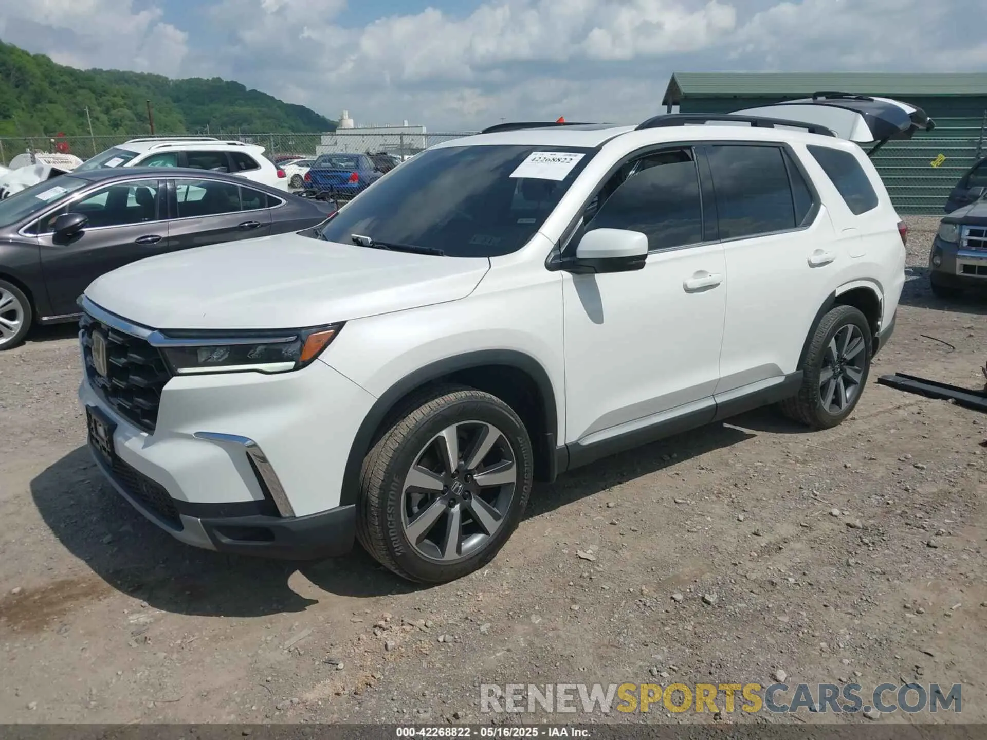 2 Photograph of a damaged car 5FNYG1H78RB018475 HONDA PILOT 2024