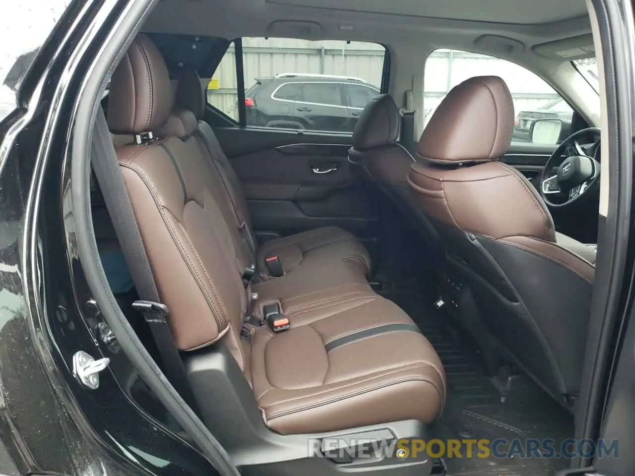 11 Photograph of a damaged car 5FNYG1H80RB038888 HONDA PILOT 2024
