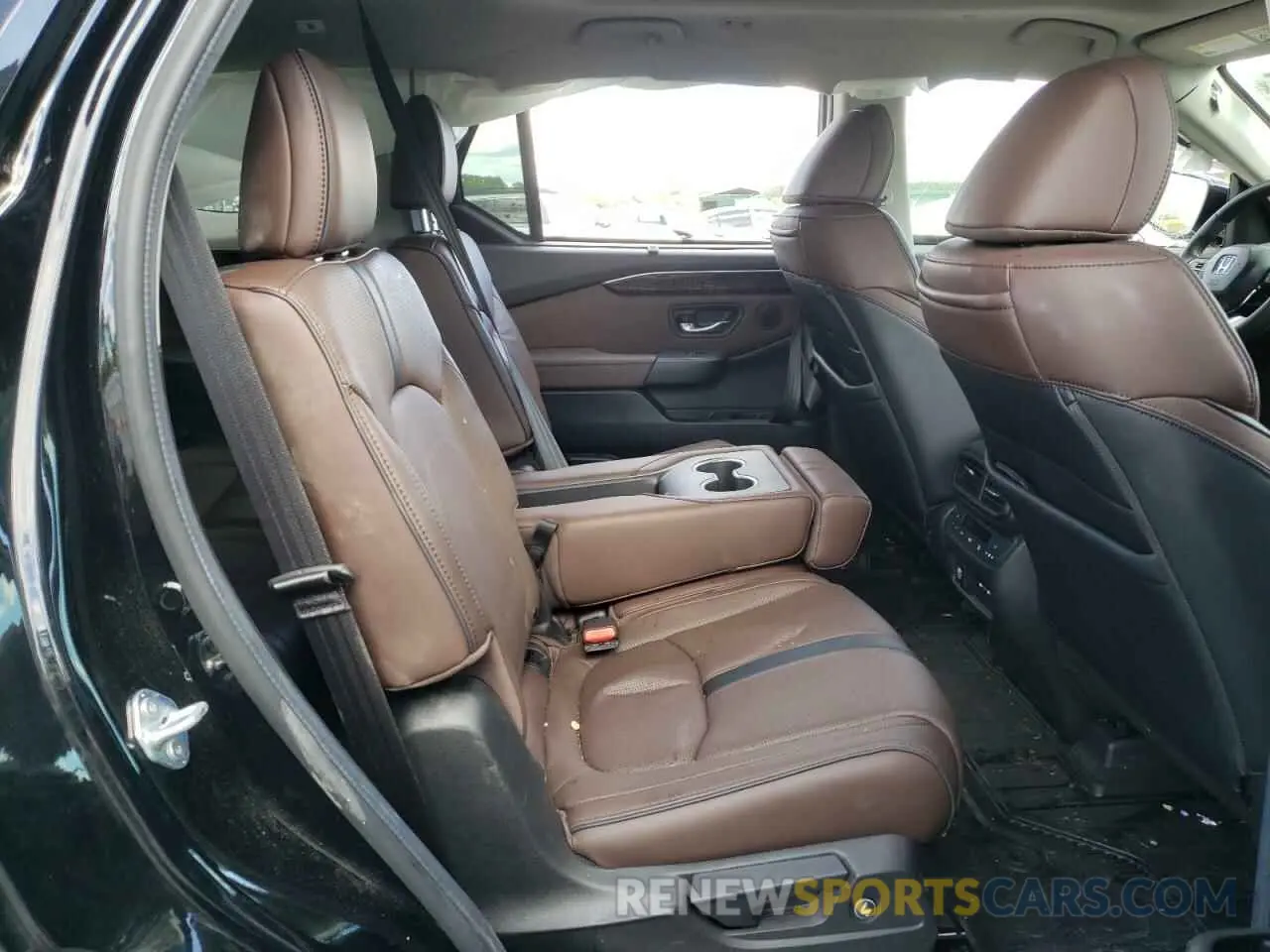 11 Photograph of a damaged car 5FNYG1H85RB046629 HONDA PILOT 2024