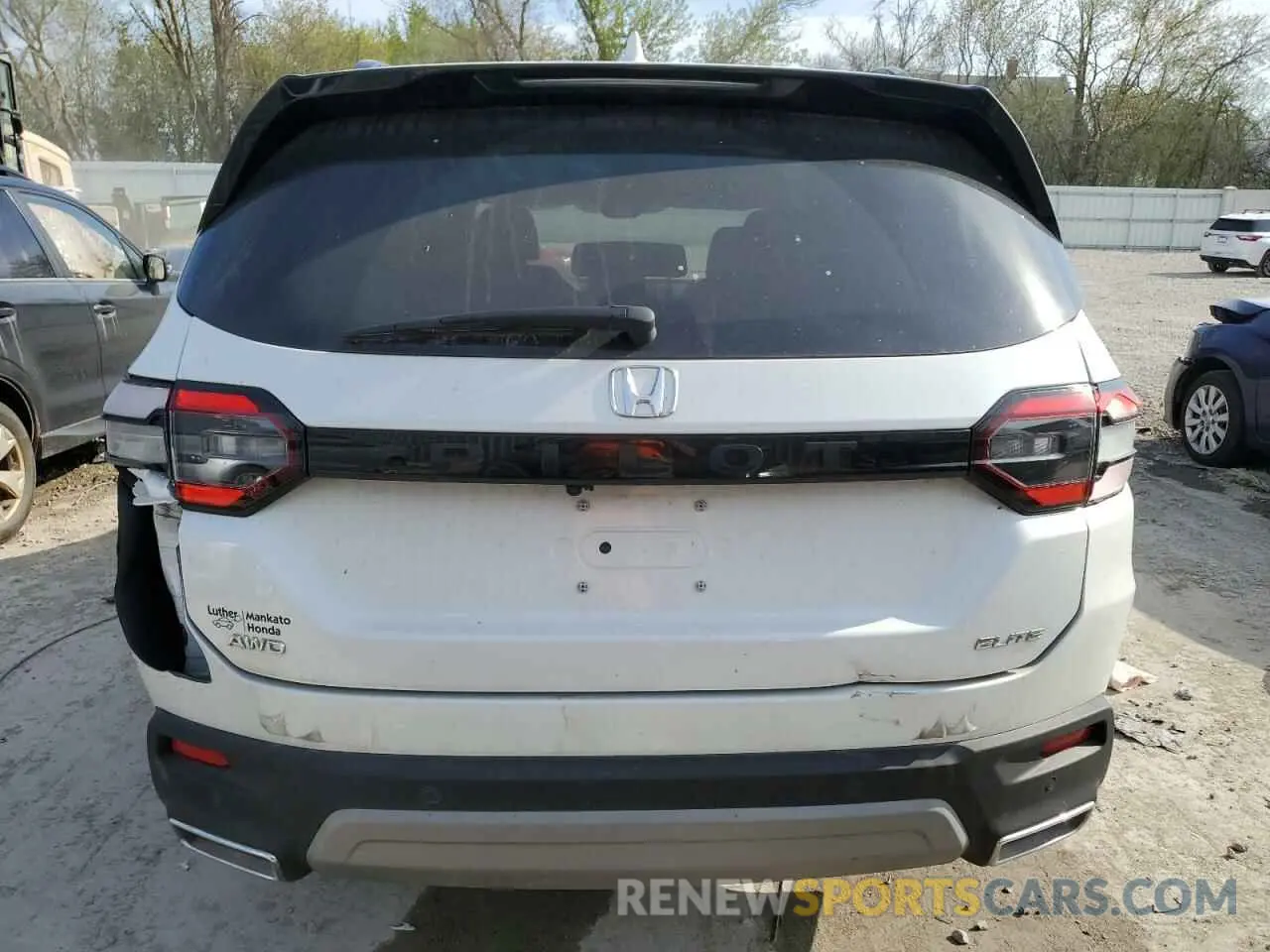 6 Photograph of a damaged car 5FNYG1H87RB009811 HONDA PILOT 2024