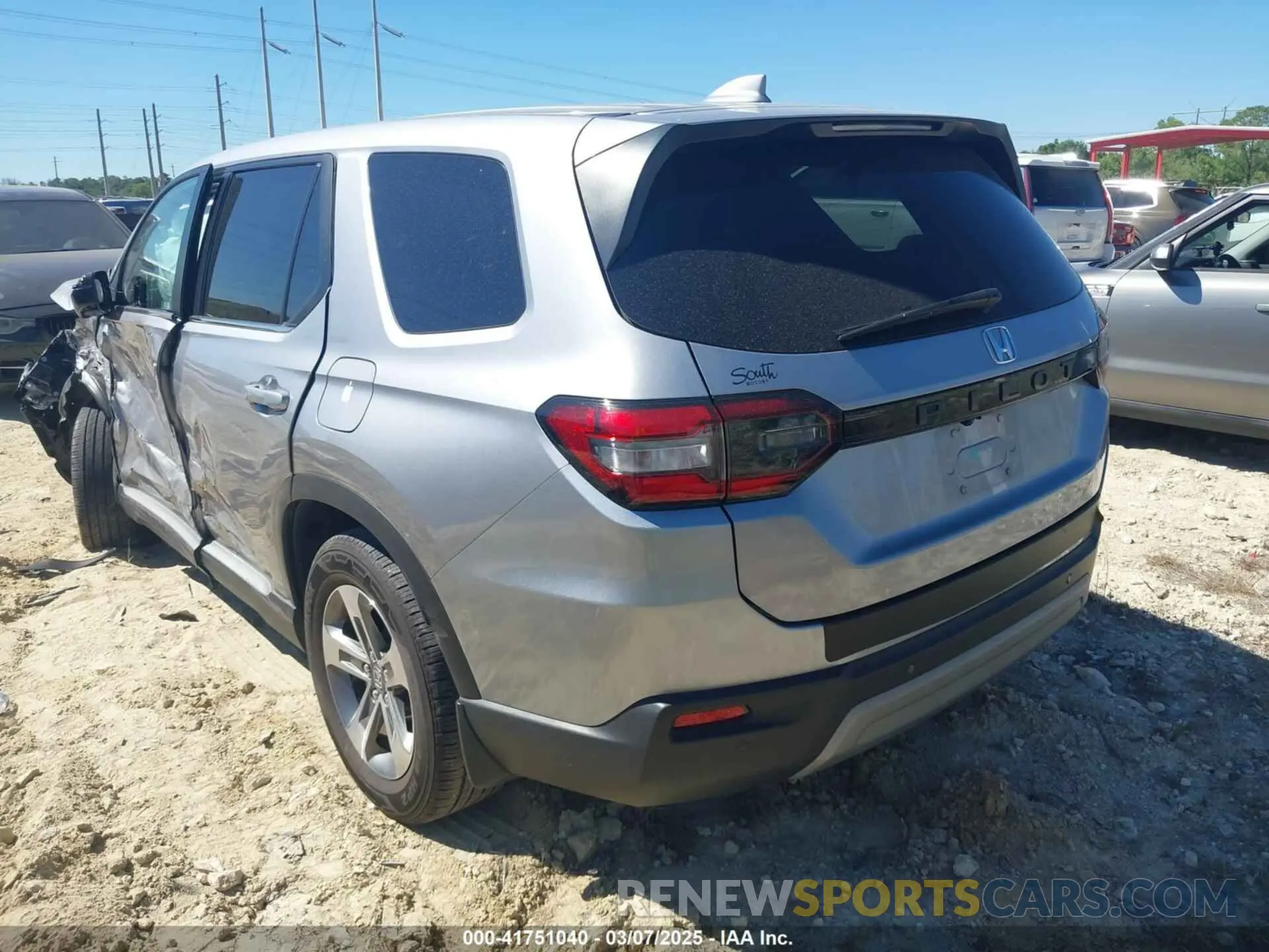 3 Photograph of a damaged car 5FNYG2H46RB009981 HONDA PILOT 2024