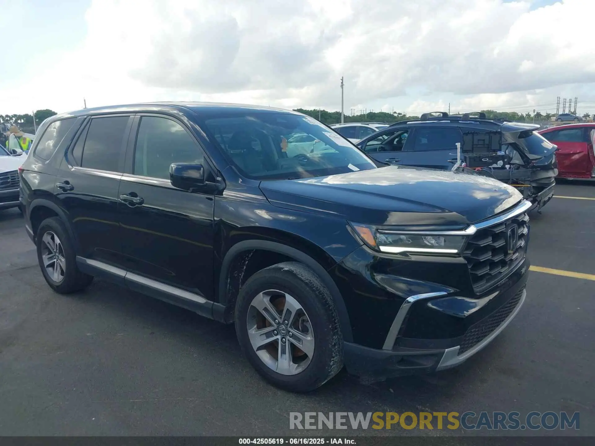 1 Photograph of a damaged car 5FNYG2H53RB011244 HONDA PILOT 2024