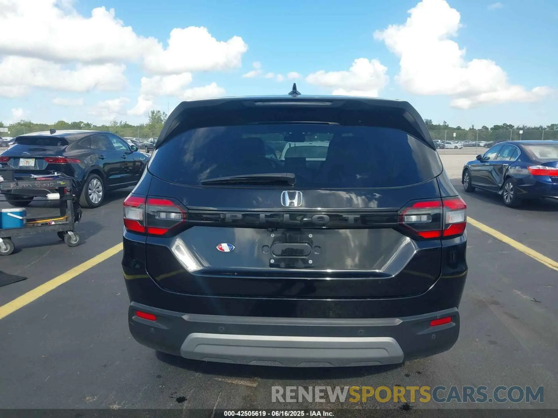 16 Photograph of a damaged car 5FNYG2H53RB011244 HONDA PILOT 2024