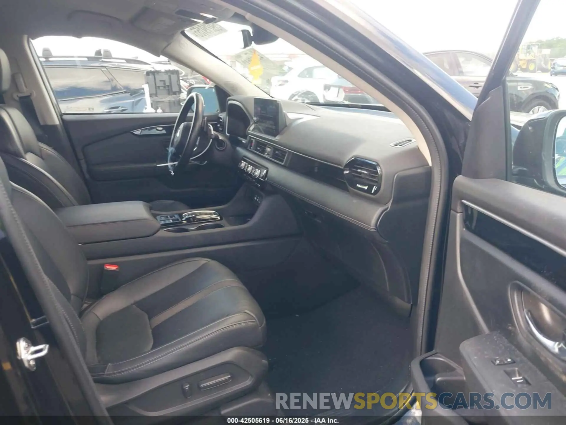 5 Photograph of a damaged car 5FNYG2H53RB011244 HONDA PILOT 2024