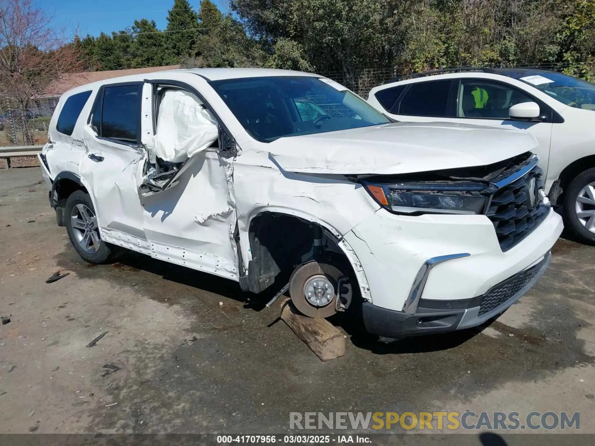1 Photograph of a damaged car 5FNYG2H57RB001333 HONDA PILOT 2024