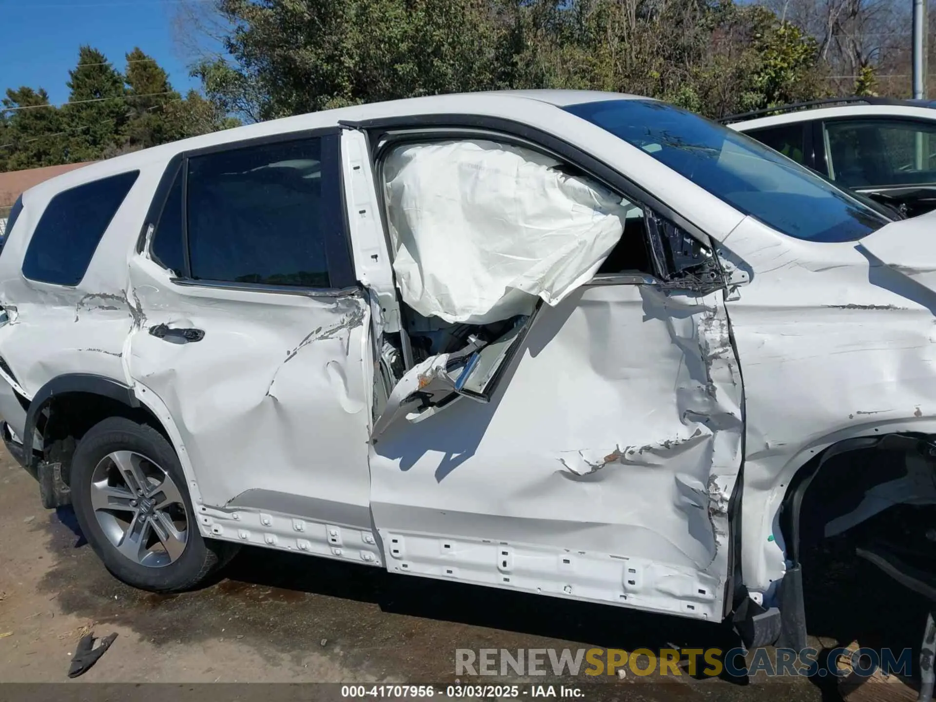13 Photograph of a damaged car 5FNYG2H57RB001333 HONDA PILOT 2024