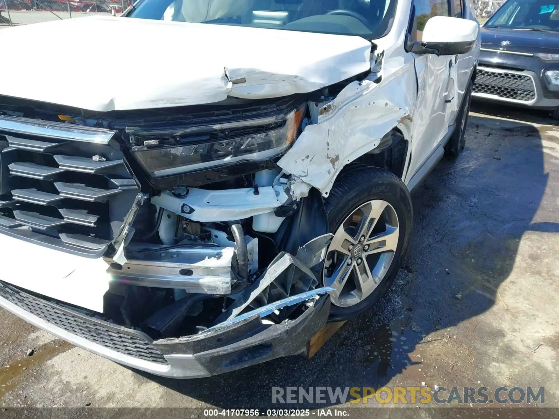 17 Photograph of a damaged car 5FNYG2H57RB001333 HONDA PILOT 2024