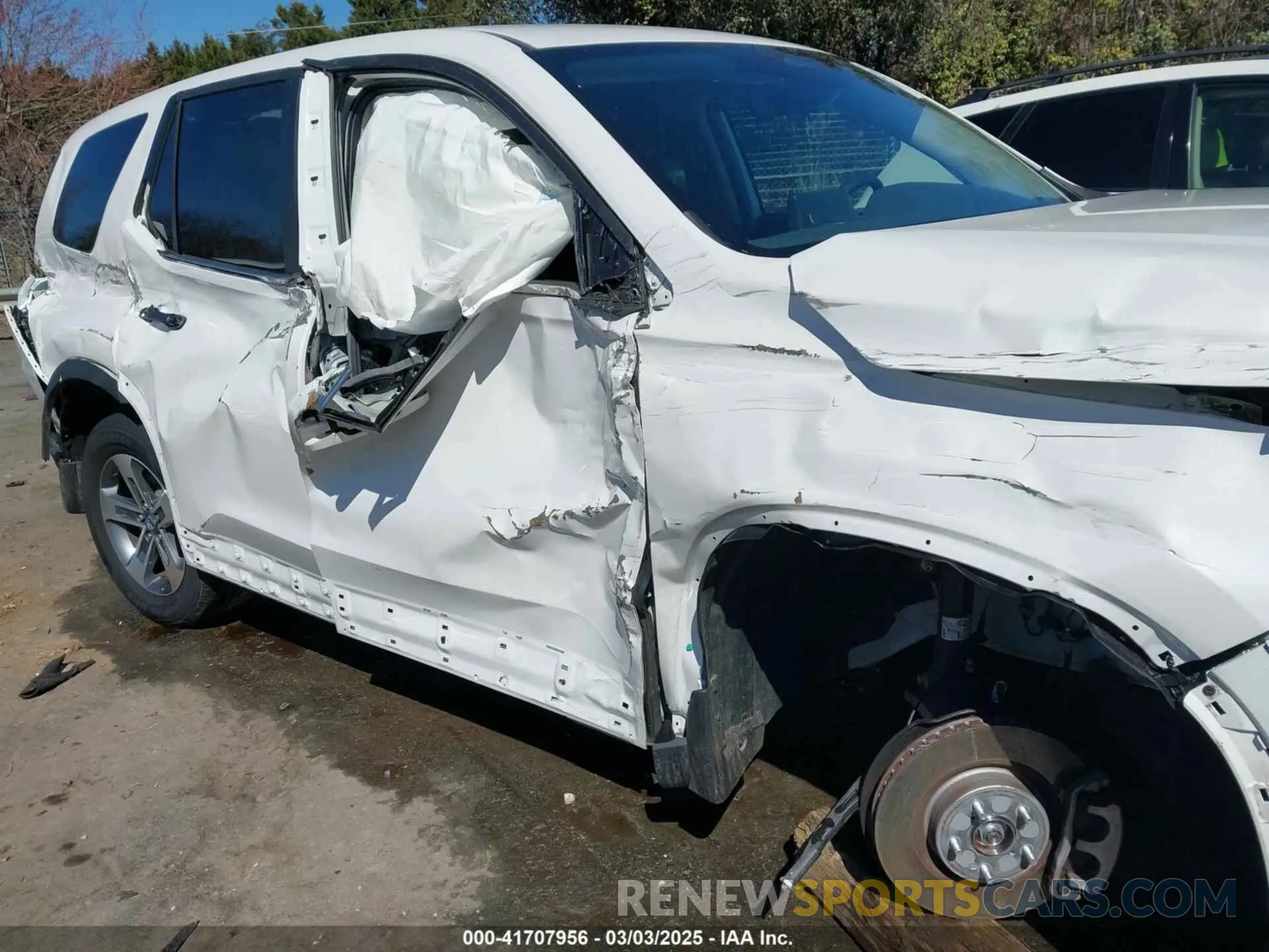 6 Photograph of a damaged car 5FNYG2H57RB001333 HONDA PILOT 2024