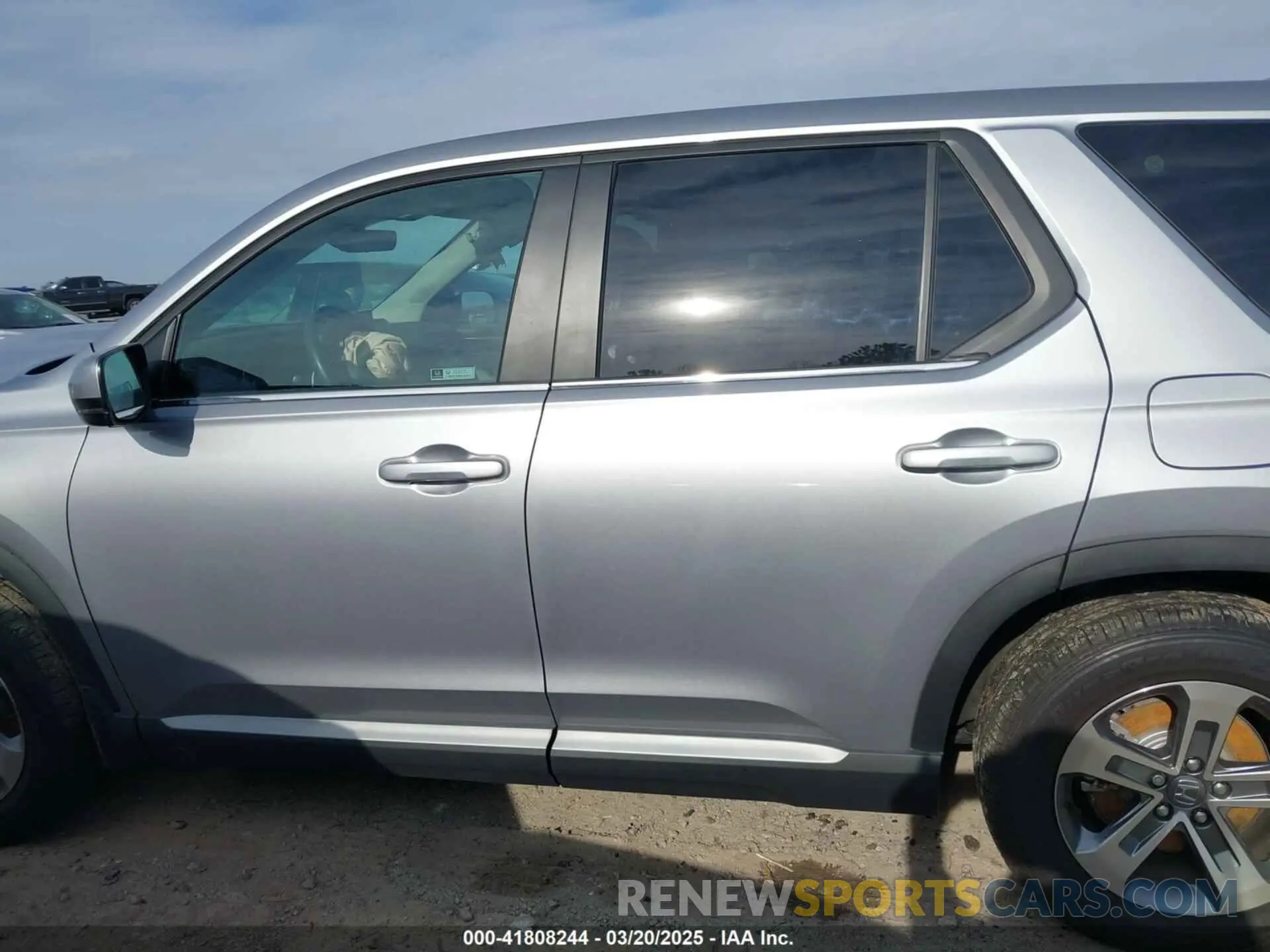 14 Photograph of a damaged car 5FNYG2H59RB010020 HONDA PILOT 2024