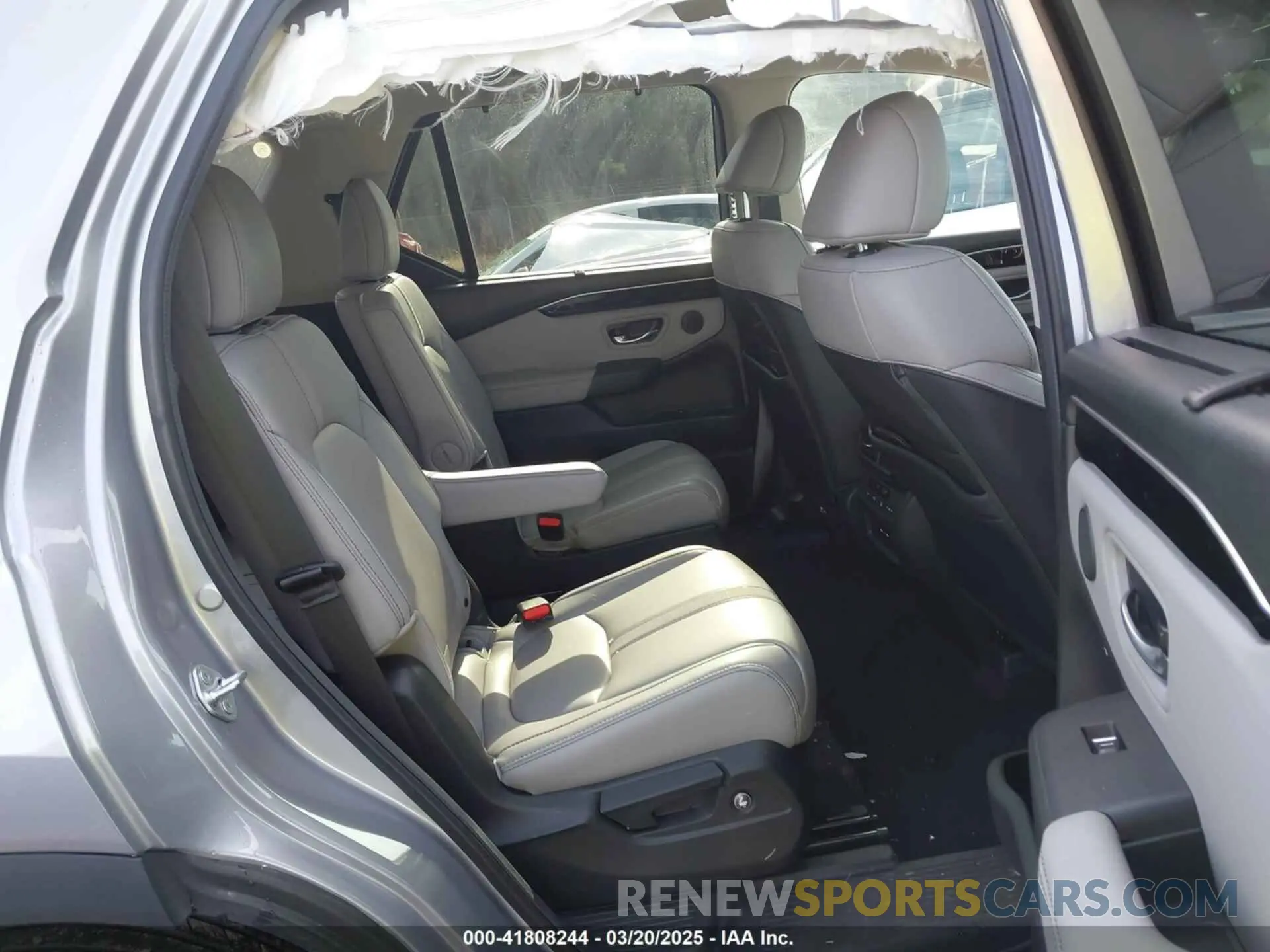 8 Photograph of a damaged car 5FNYG2H59RB010020 HONDA PILOT 2024