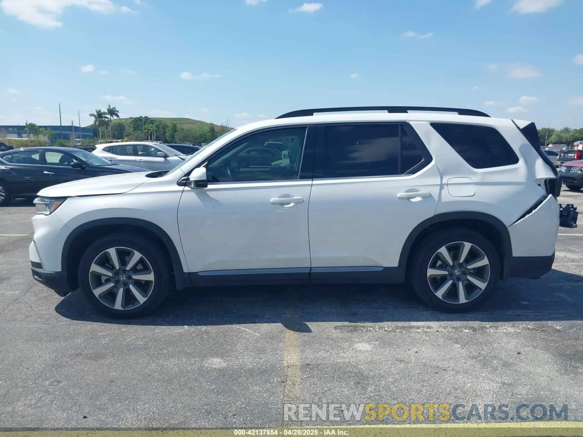 14 Photograph of a damaged car 5FNYG2H72RB016937 HONDA PILOT 2024