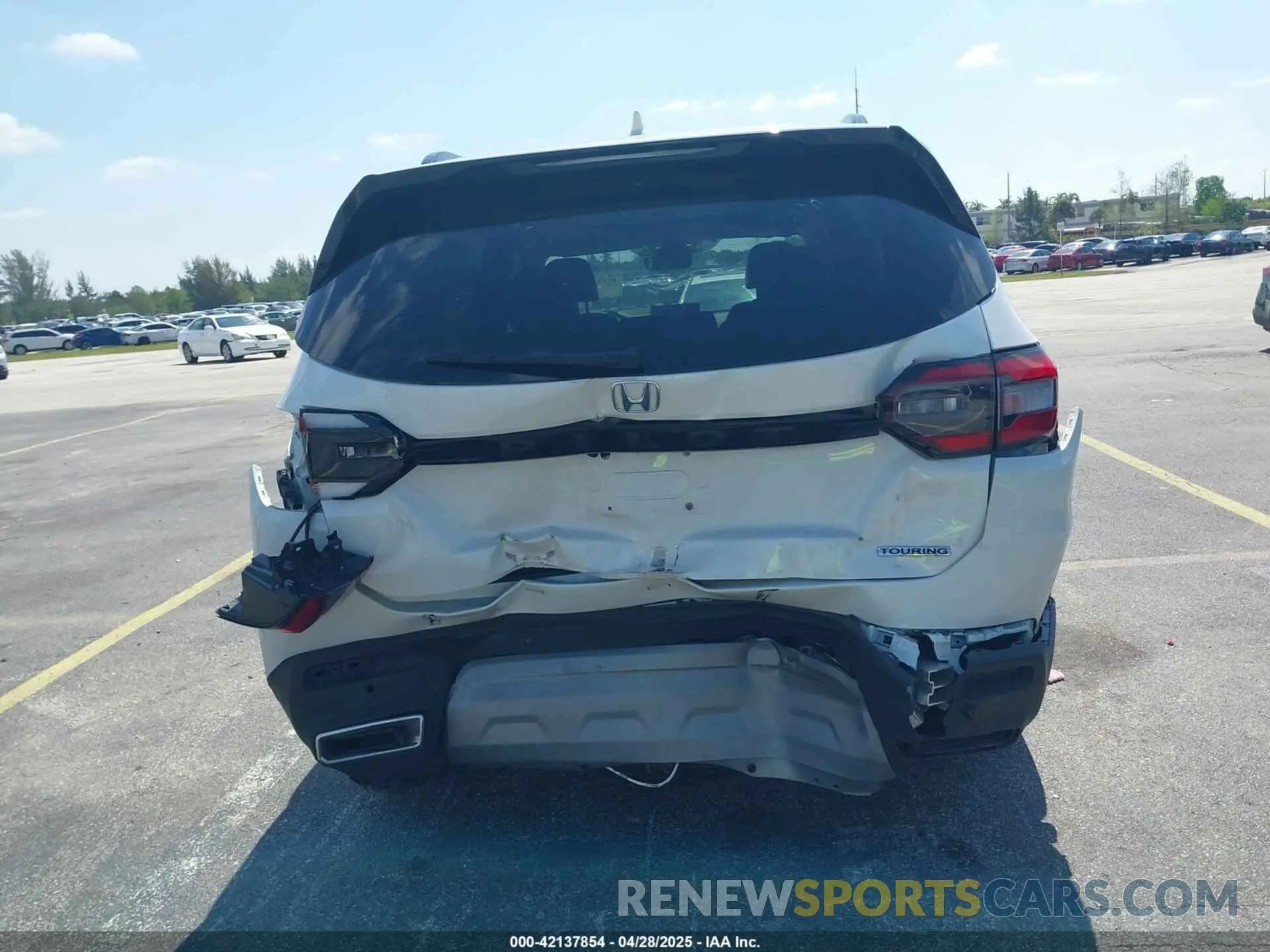 16 Photograph of a damaged car 5FNYG2H72RB016937 HONDA PILOT 2024