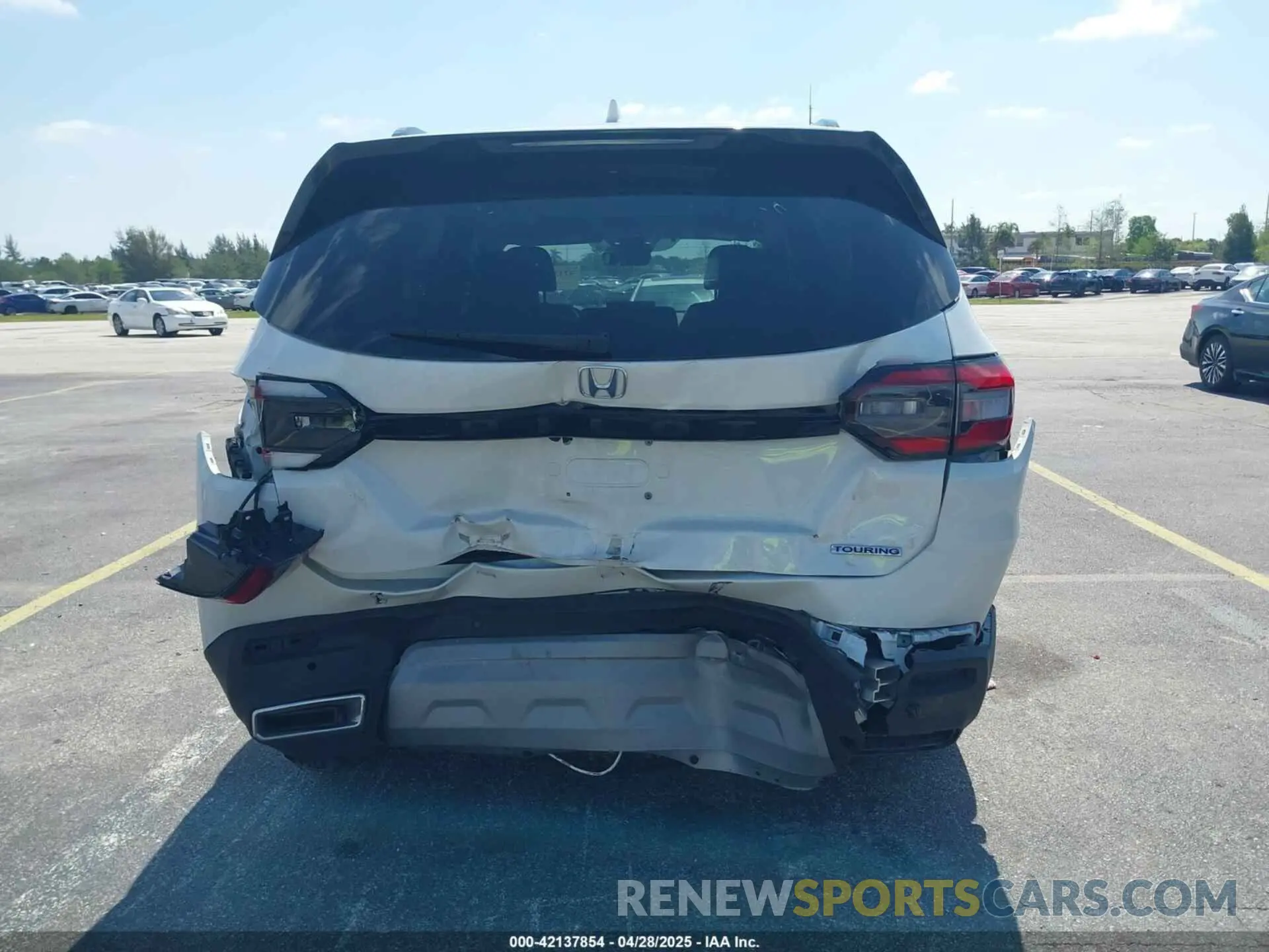 6 Photograph of a damaged car 5FNYG2H72RB016937 HONDA PILOT 2024