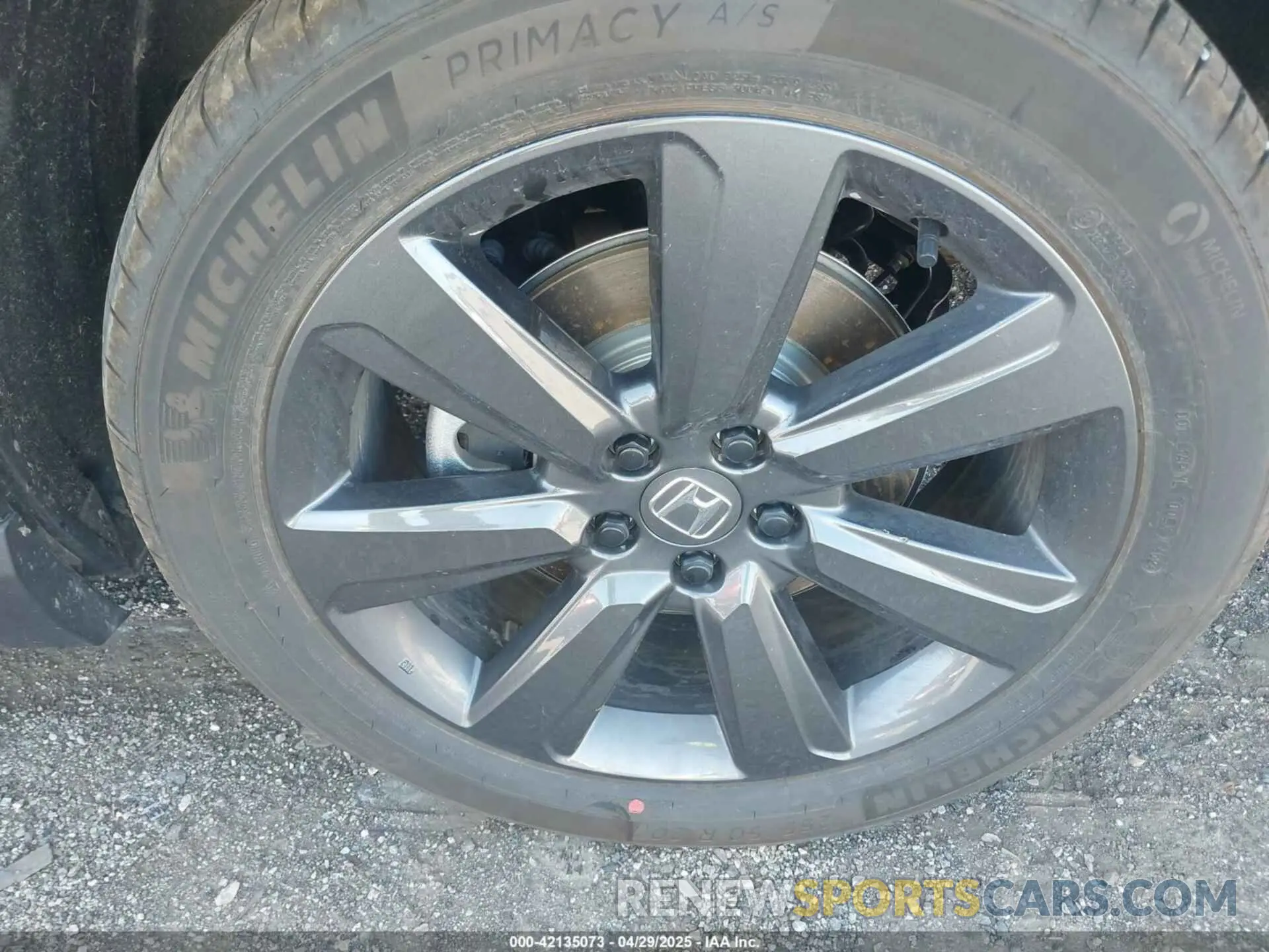 12 Photograph of a damaged car 5FNYG1H30SB100980 HONDA PILOT 2025