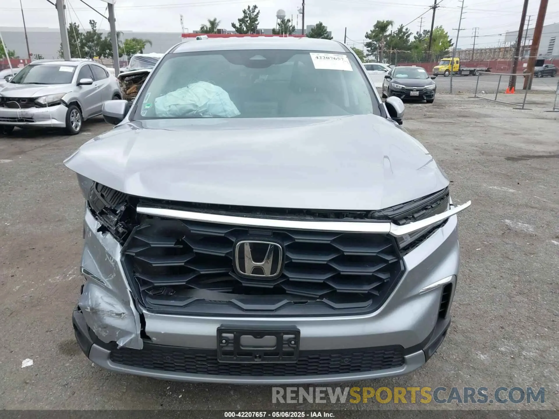 12 Photograph of a damaged car 5FNYG1H45SB028702 HONDA PILOT 2025