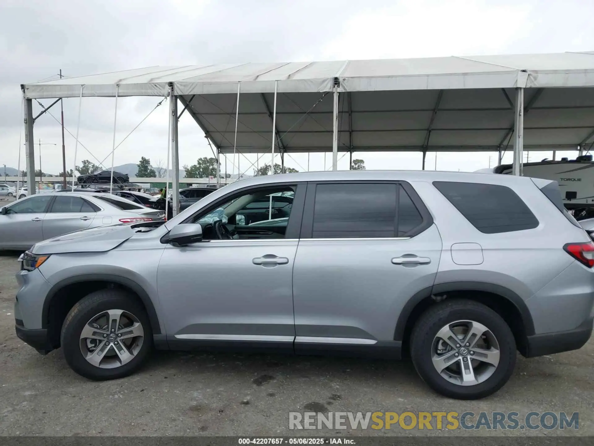 14 Photograph of a damaged car 5FNYG1H45SB028702 HONDA PILOT 2025