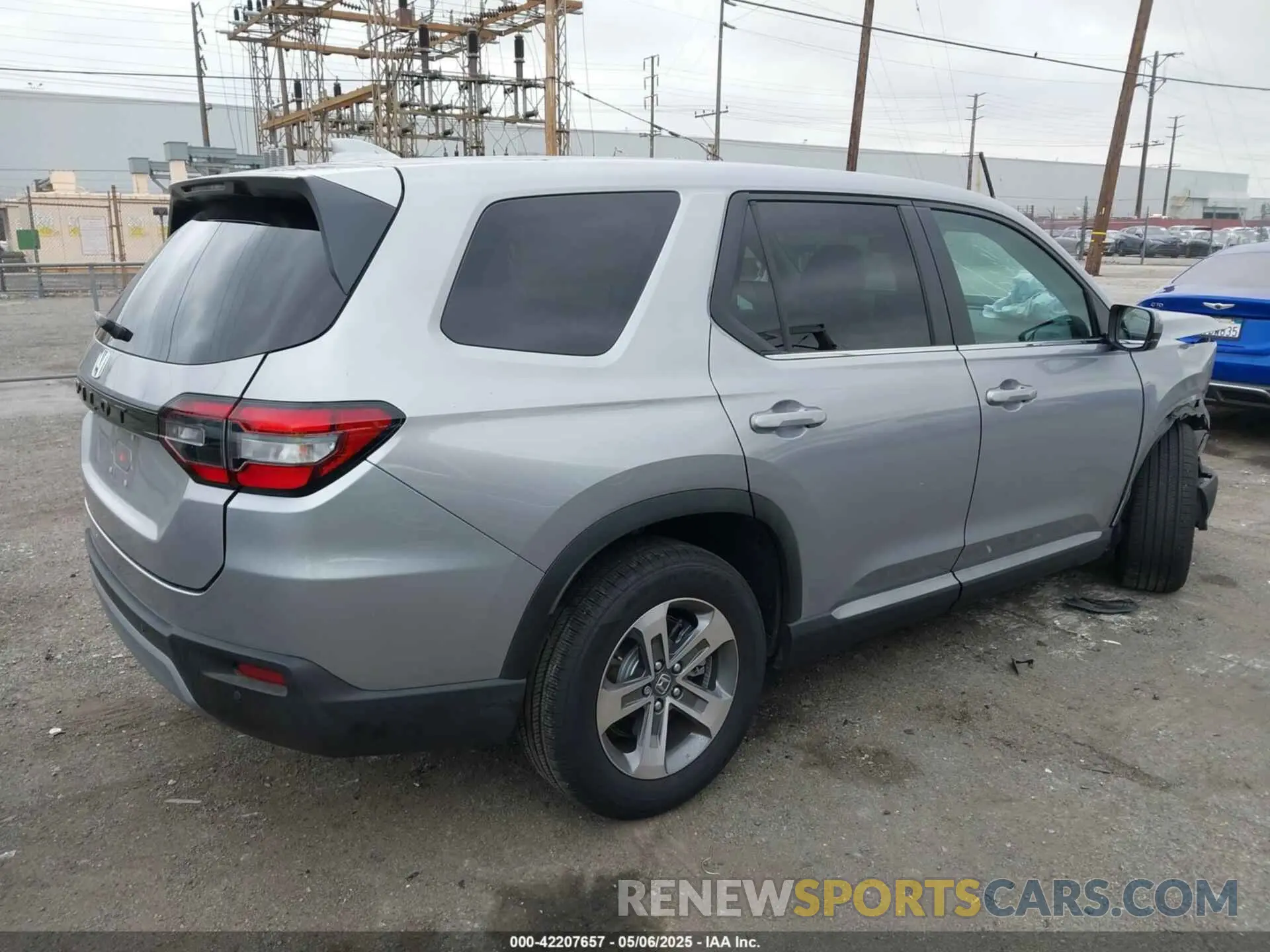 4 Photograph of a damaged car 5FNYG1H45SB028702 HONDA PILOT 2025